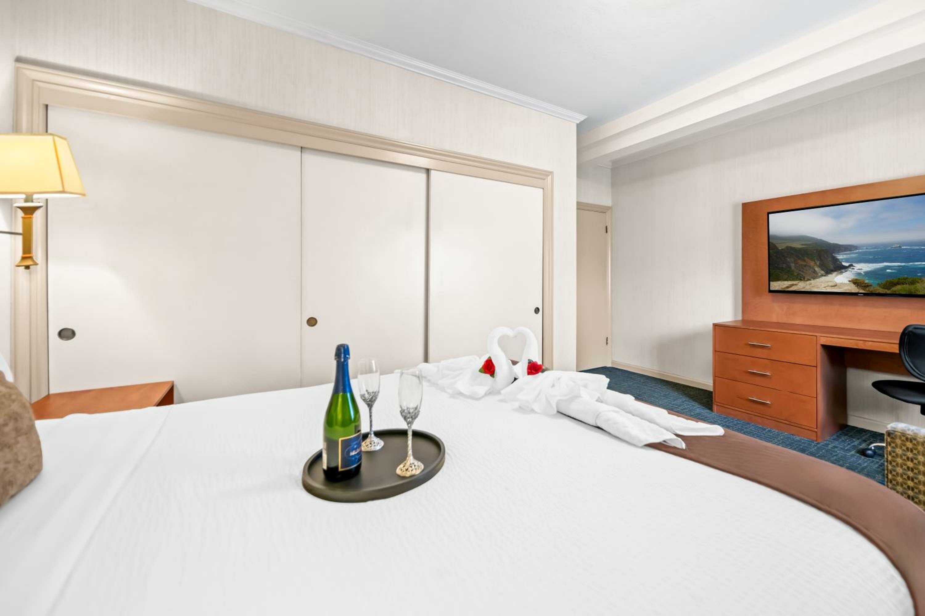 King Suite - Non-Smoking