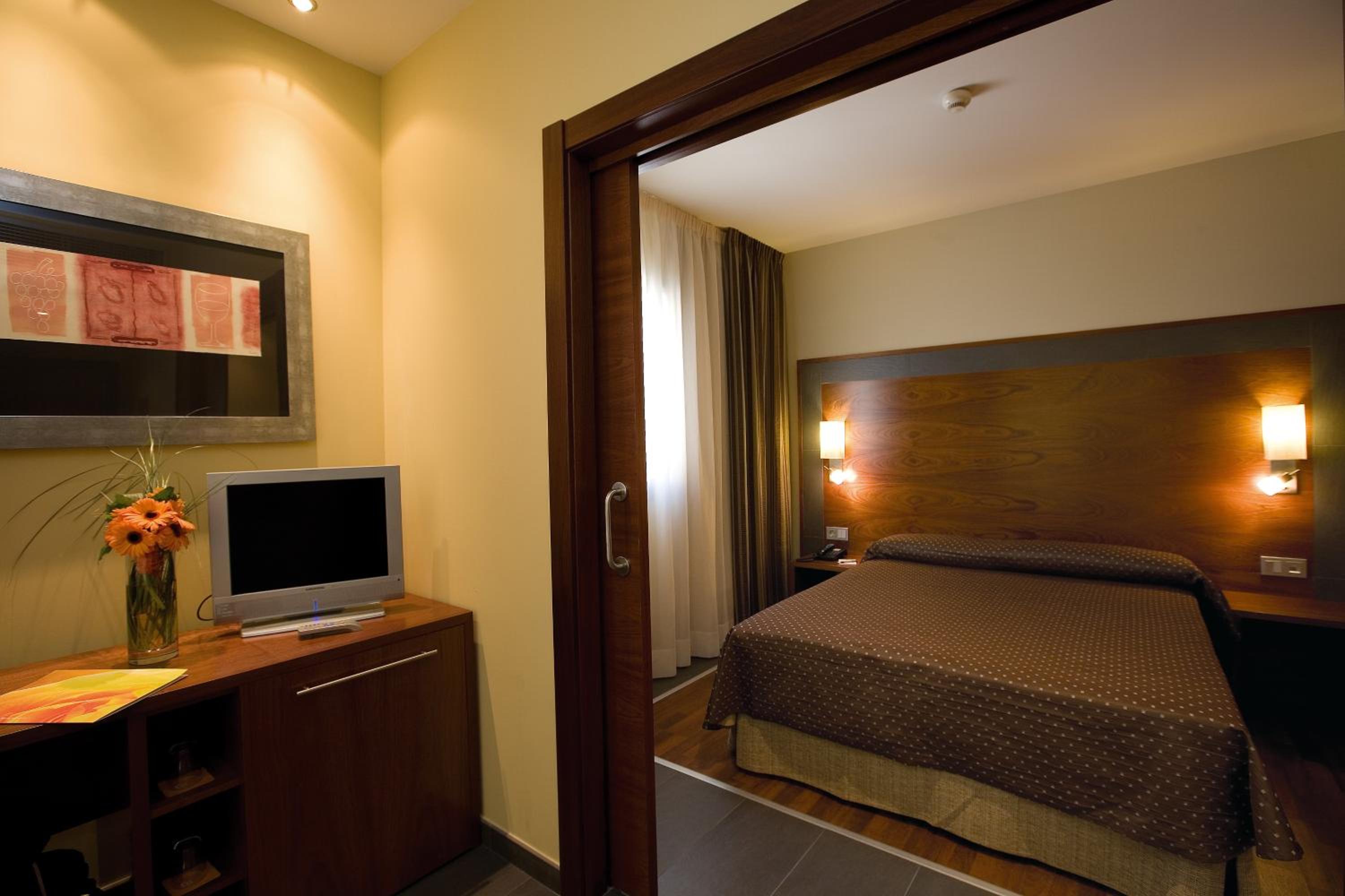 Family Room (2 Adults + 2 Children)