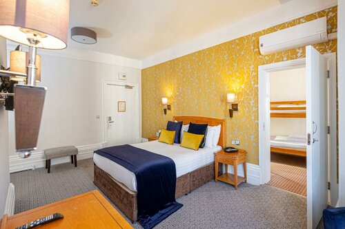 Family Connecting Room with Air Conditioning в The Durley Dean Hotel