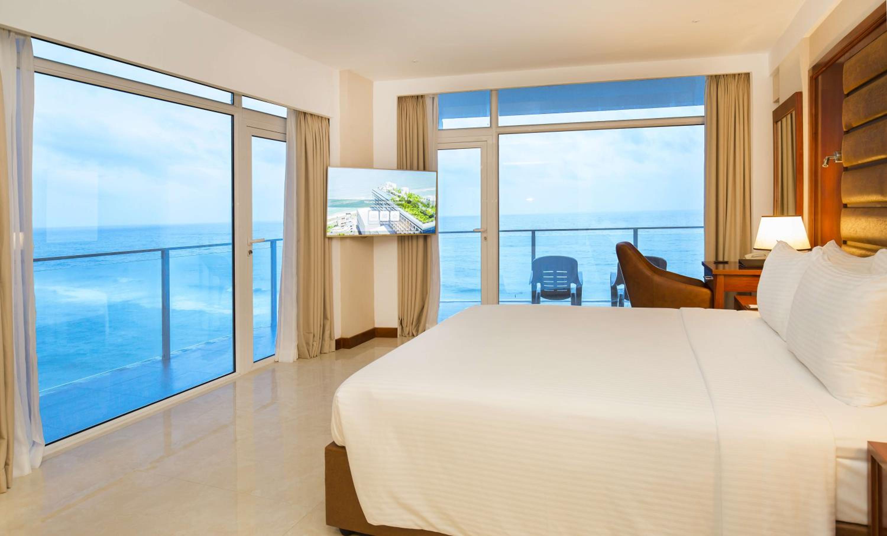 Signature Panorama Sea View King Room with Complimentary City Tour & Access to Beach Lounge