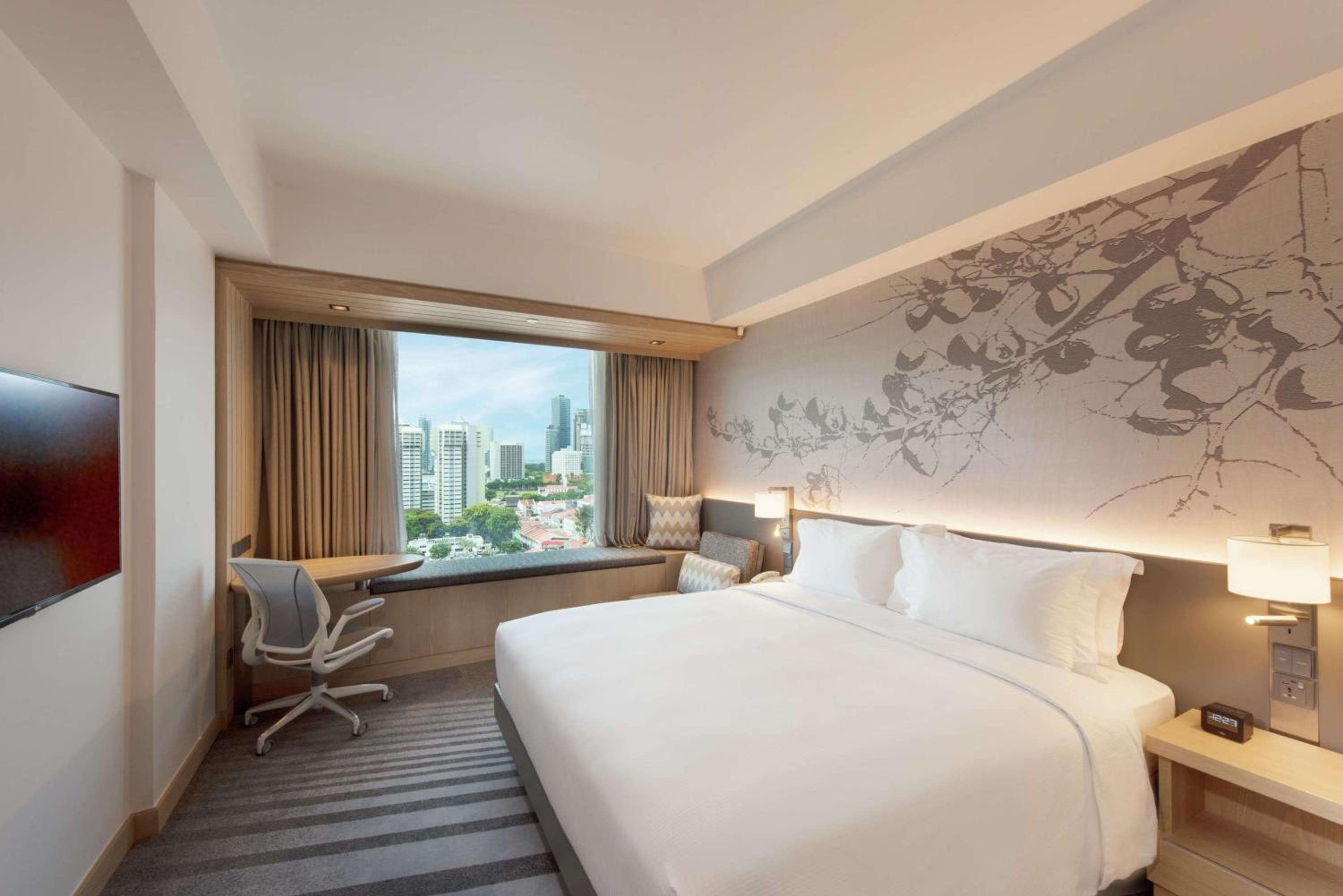 Deluxe King Room with City View