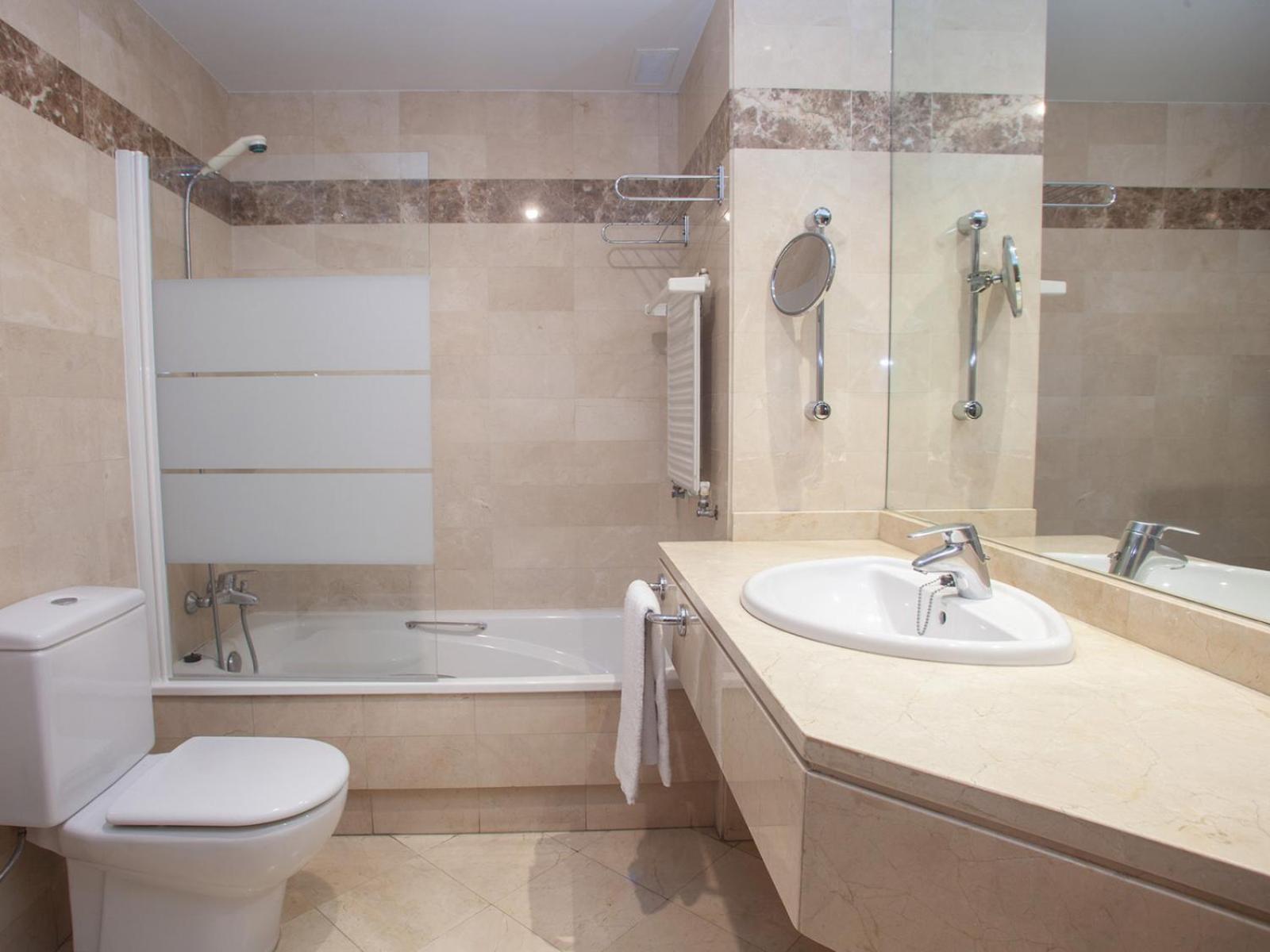 Apartment (2 Adults + 2 Children)