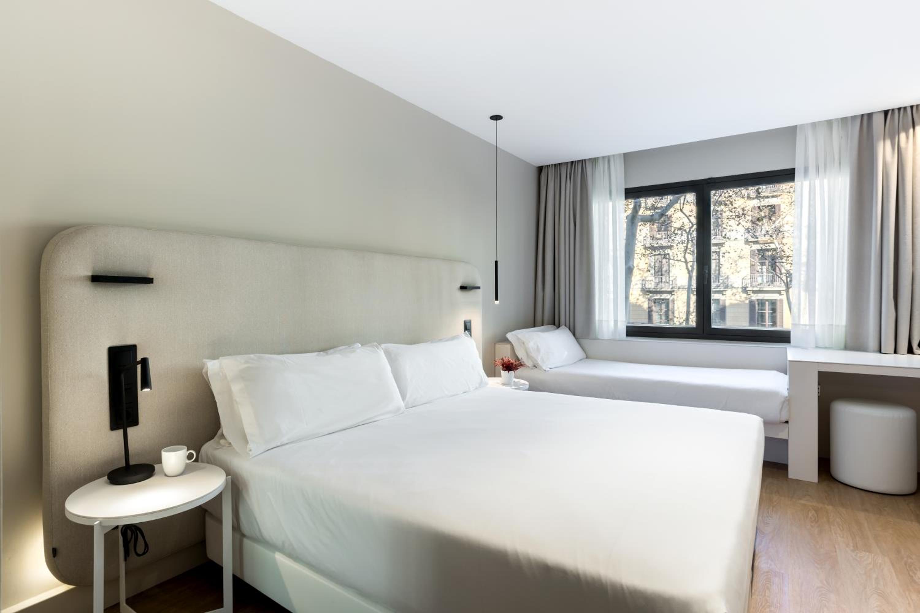 Design Room with Ramblas view