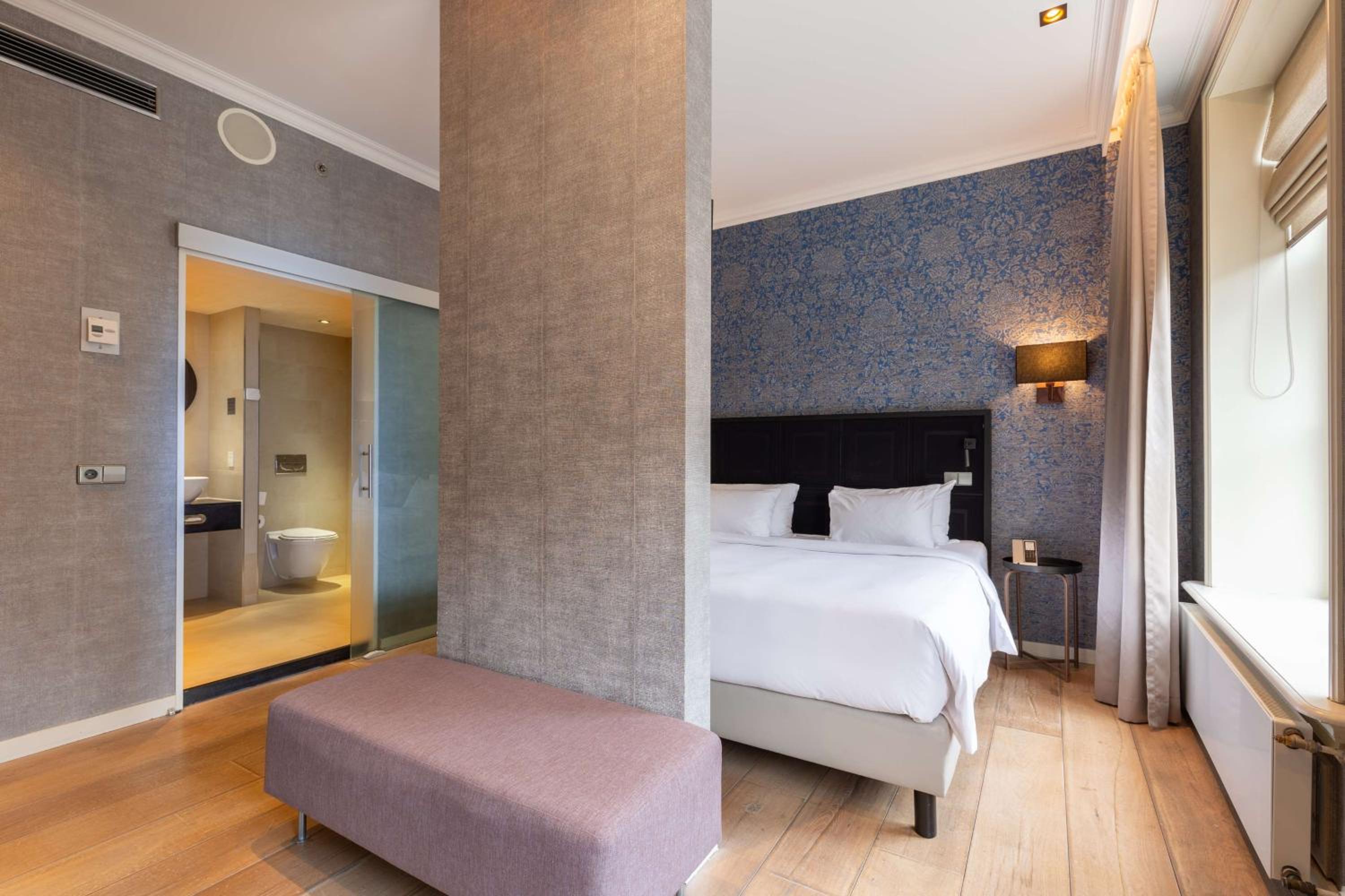 Ruyschen Suite with Canal View