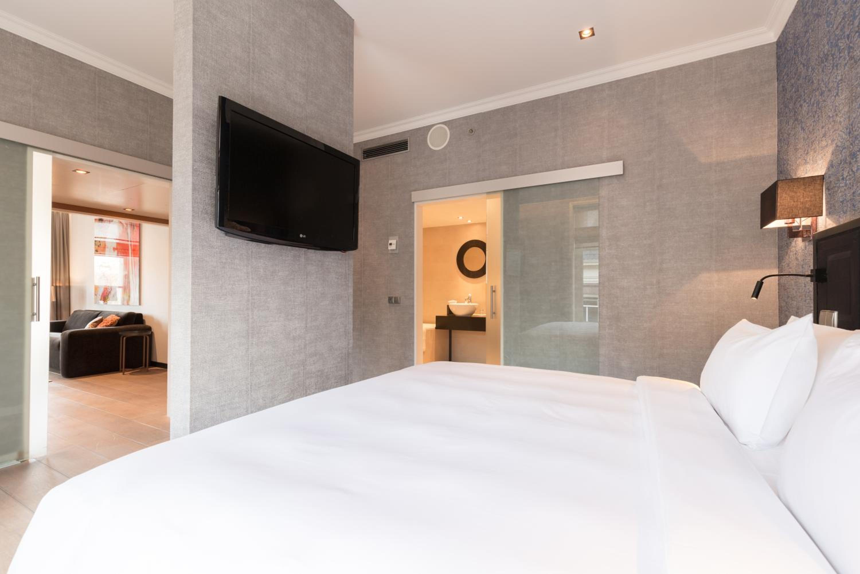 Ruyschen Suite with Canal View