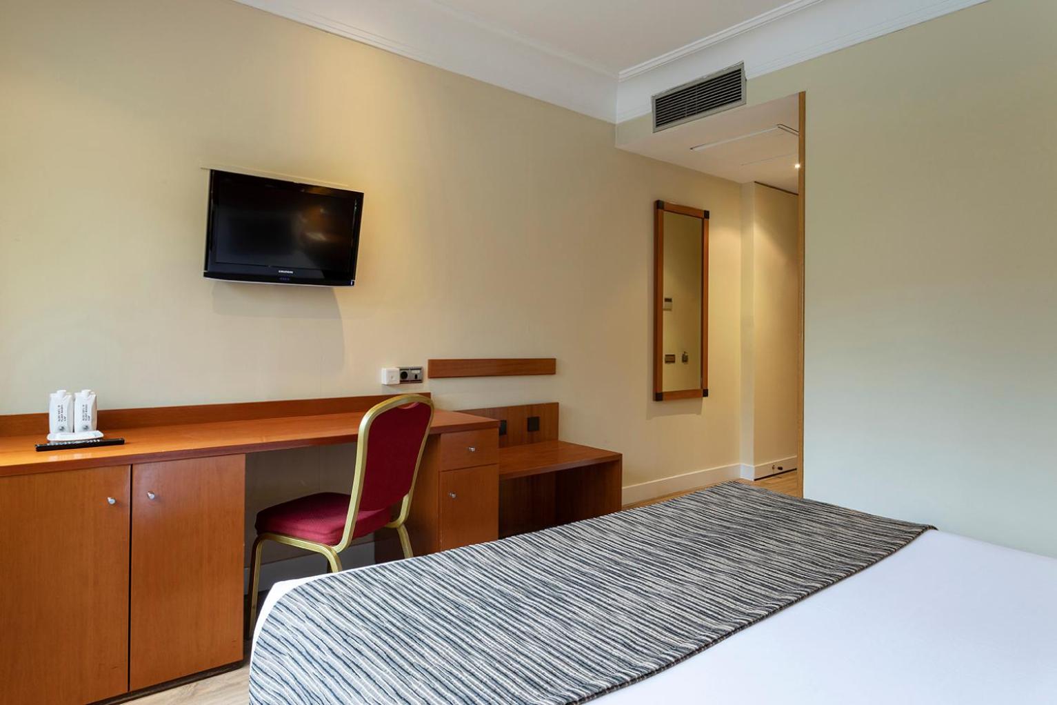 Double or Twin Room (1-2 Adults)