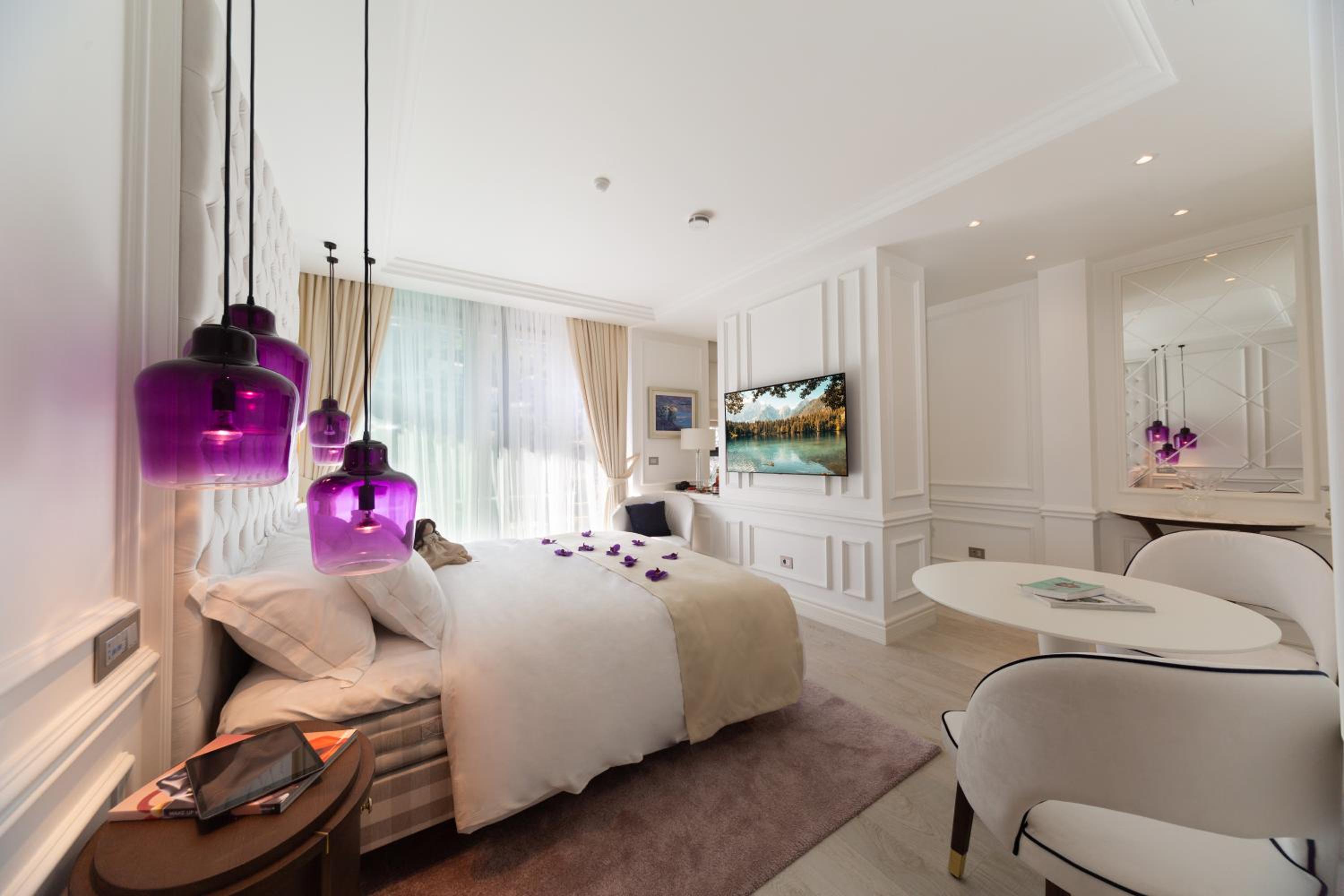 Deluxe King Suite