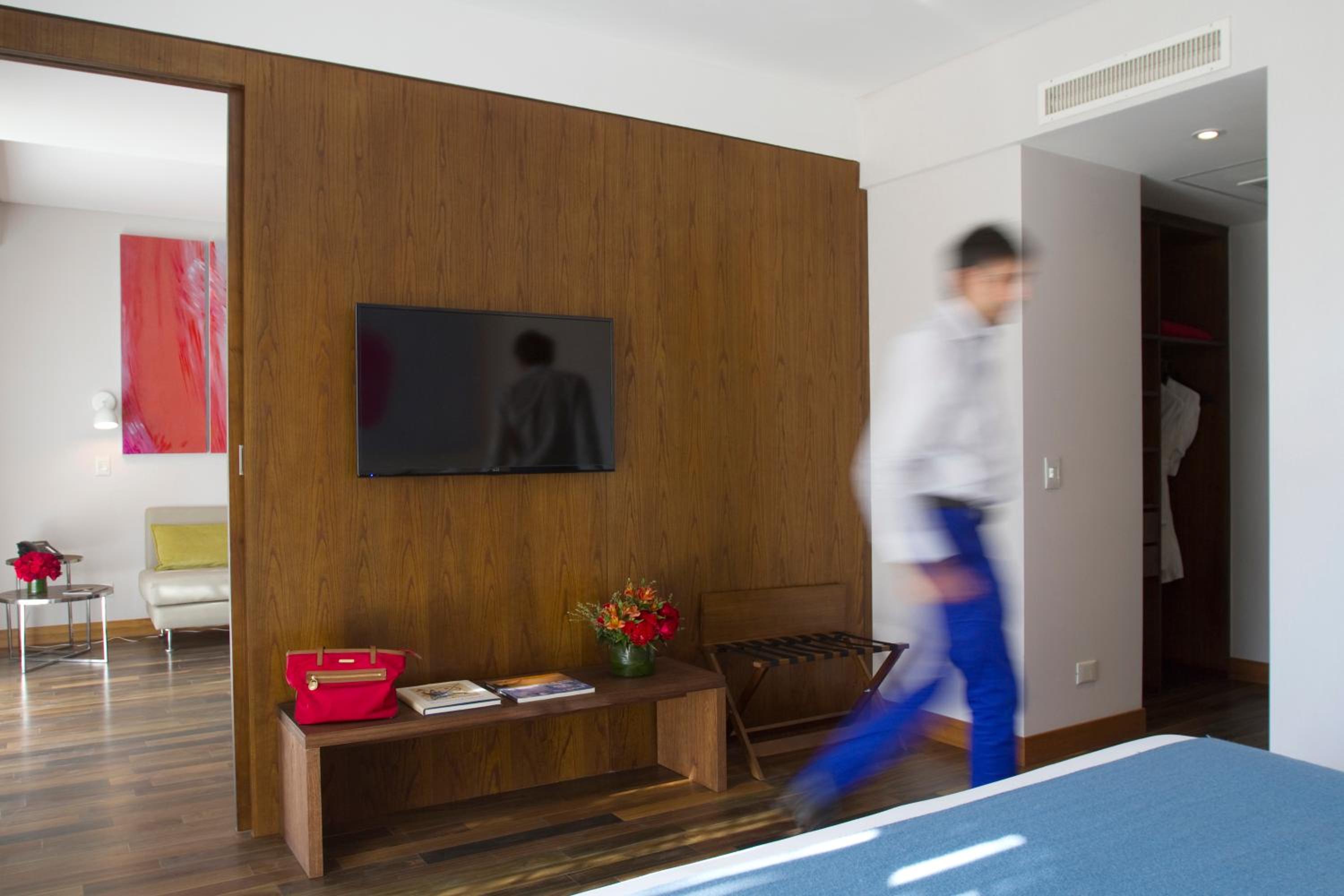 Deluxe One-Bedroom Suite