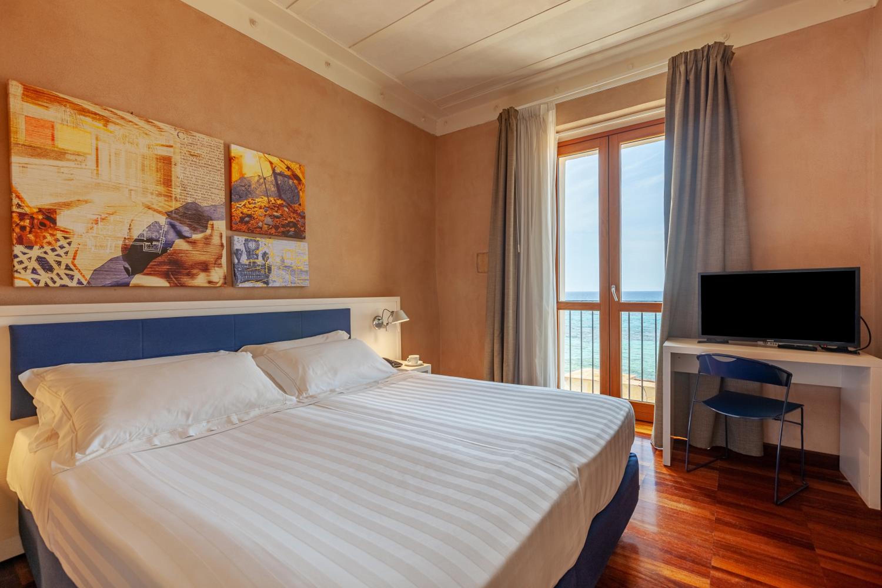 Studio with Sea View (2 Adults)