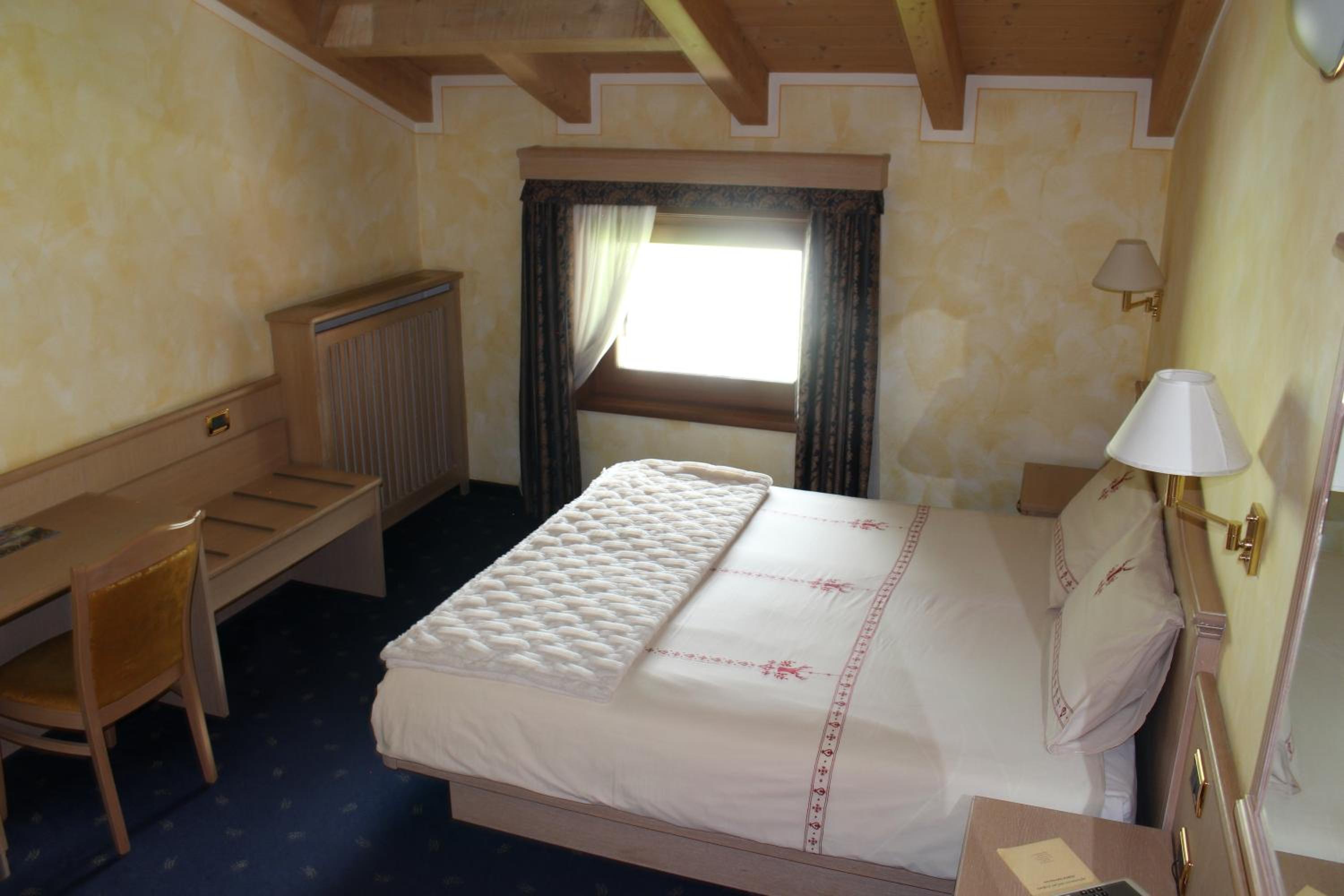 Deluxe Suite with Spa Bath