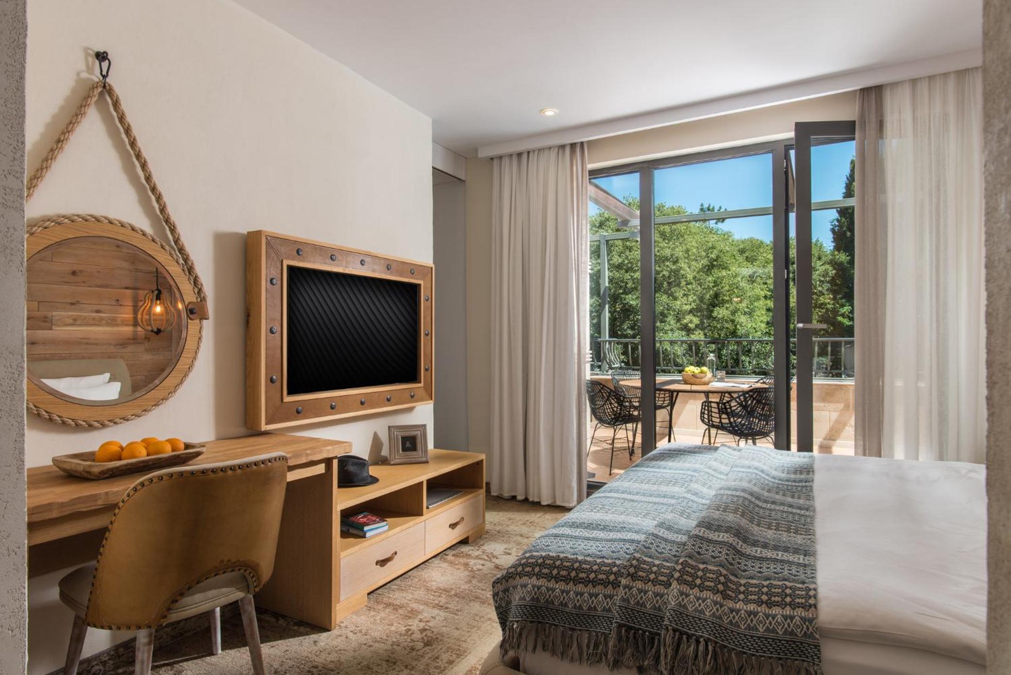 Apartment with Garden View