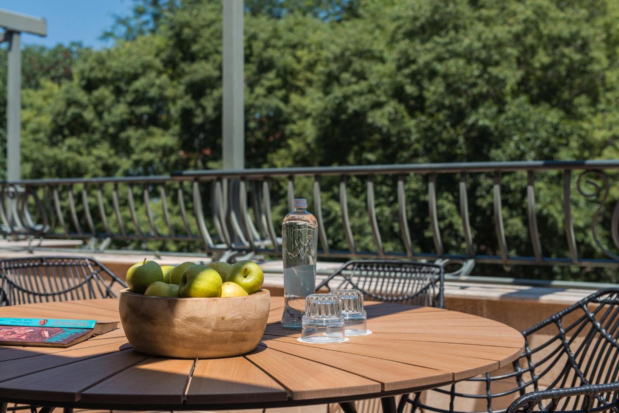 Apartment with Garden View