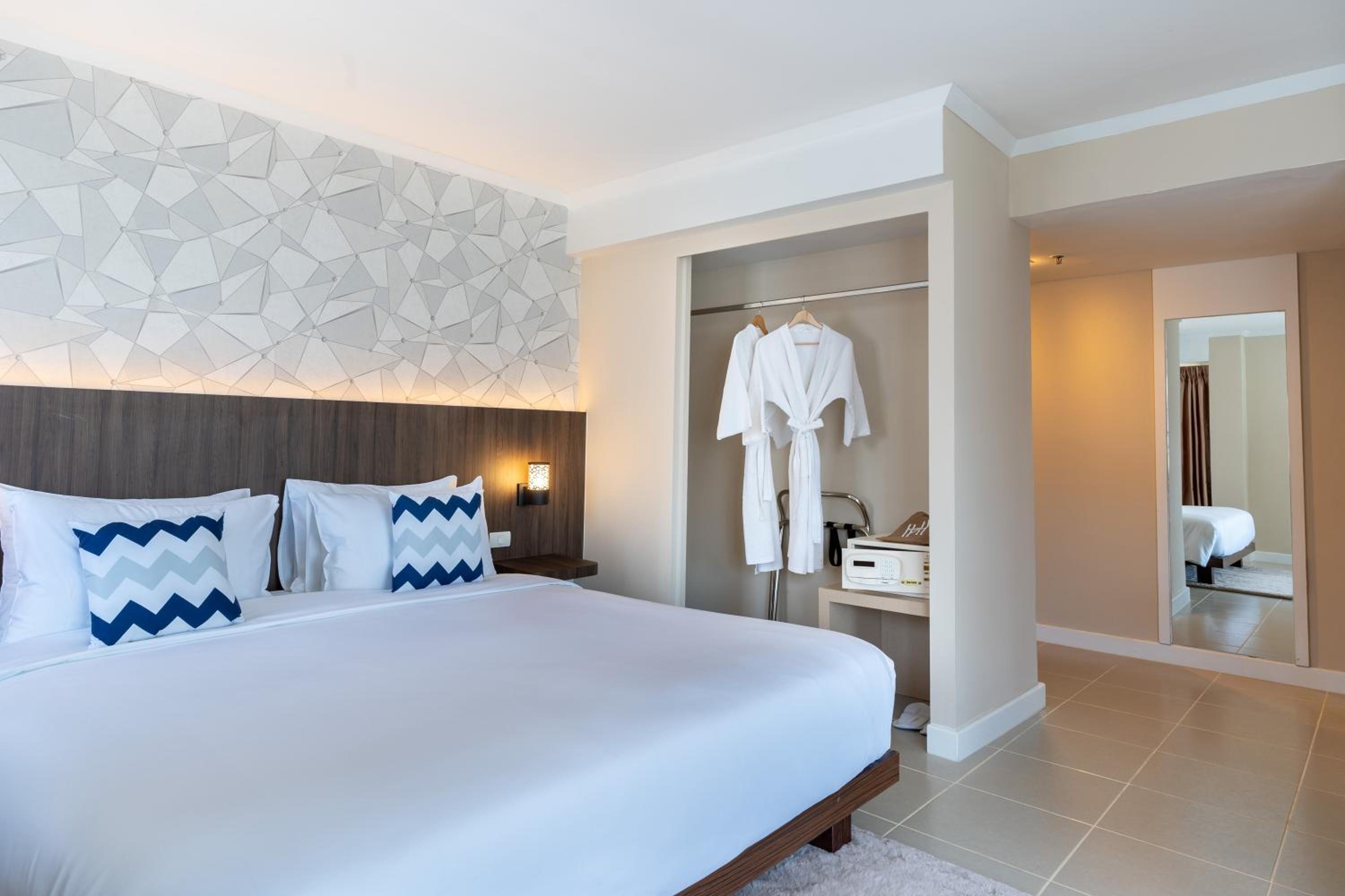 Corner Suite with Balcony