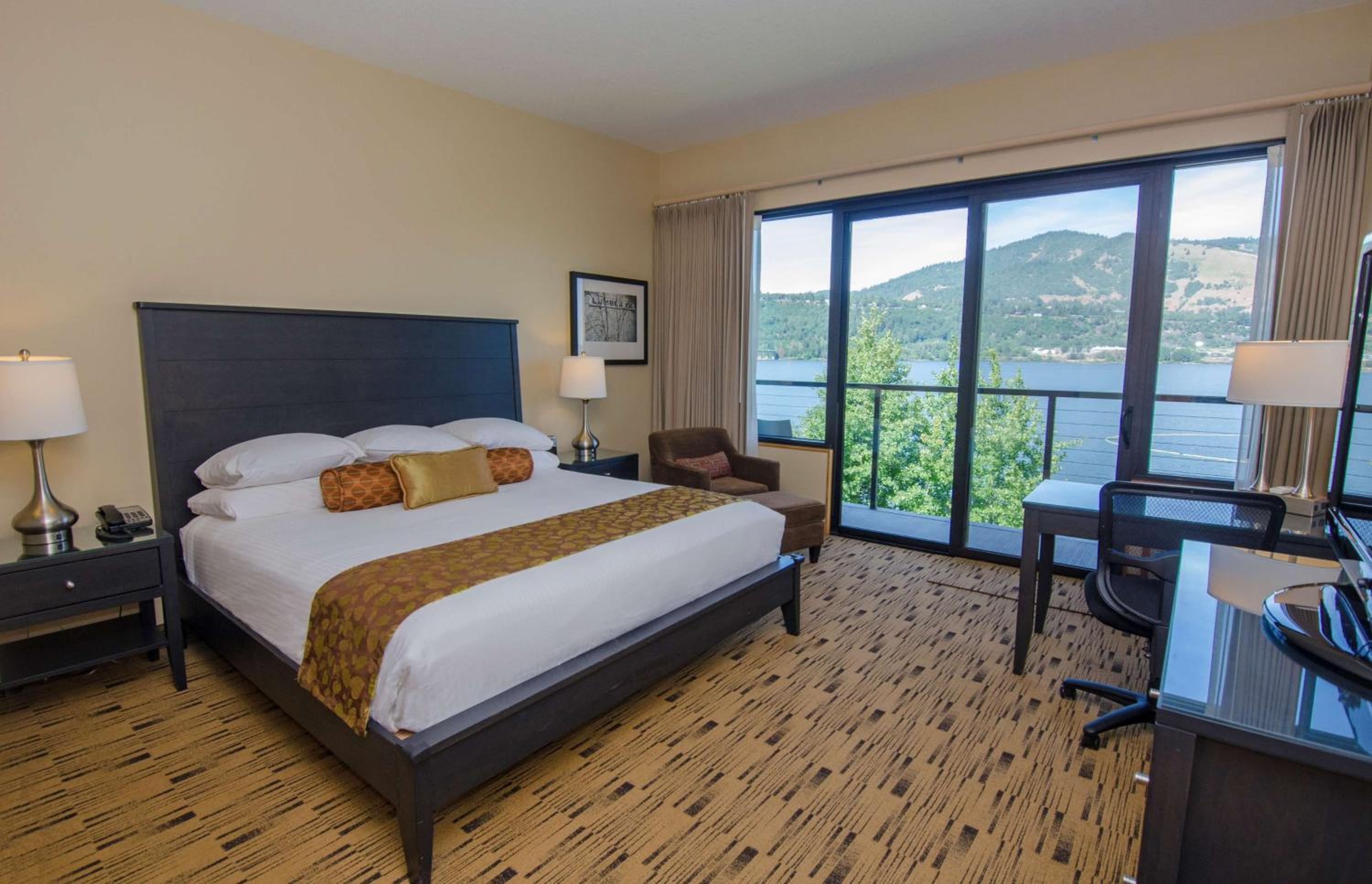 Executive King Room with River View - Balcony - Adults Only - No Pets