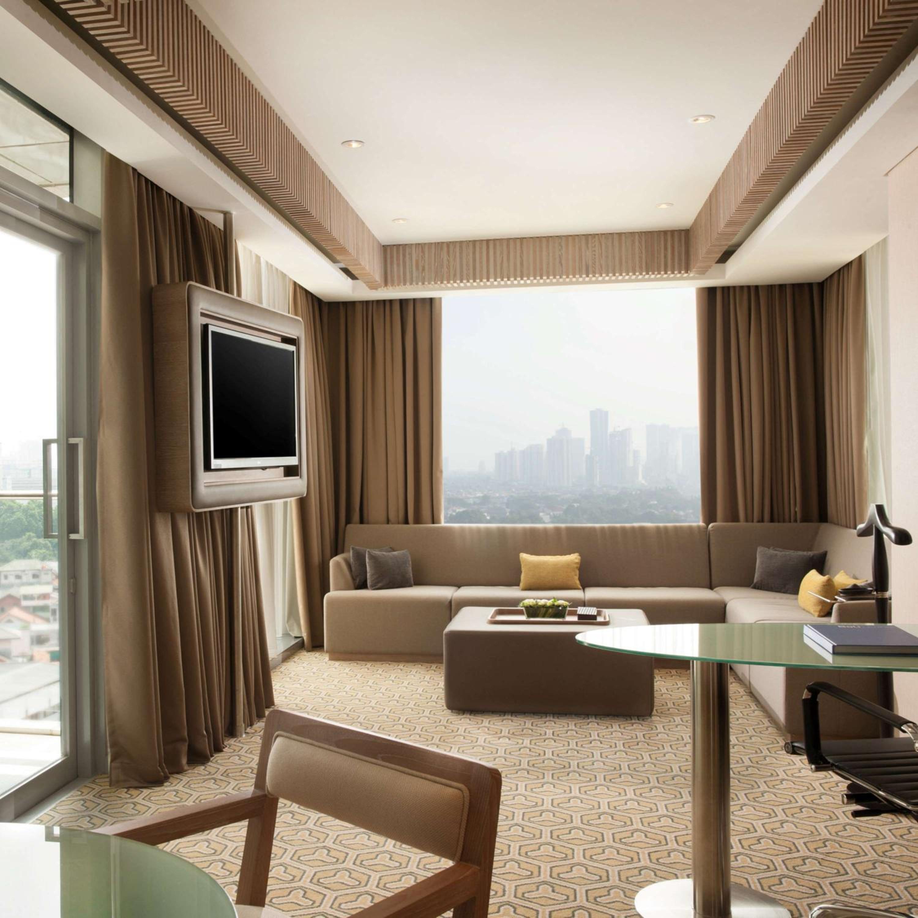 Deluxe King Suite - Lounge Access