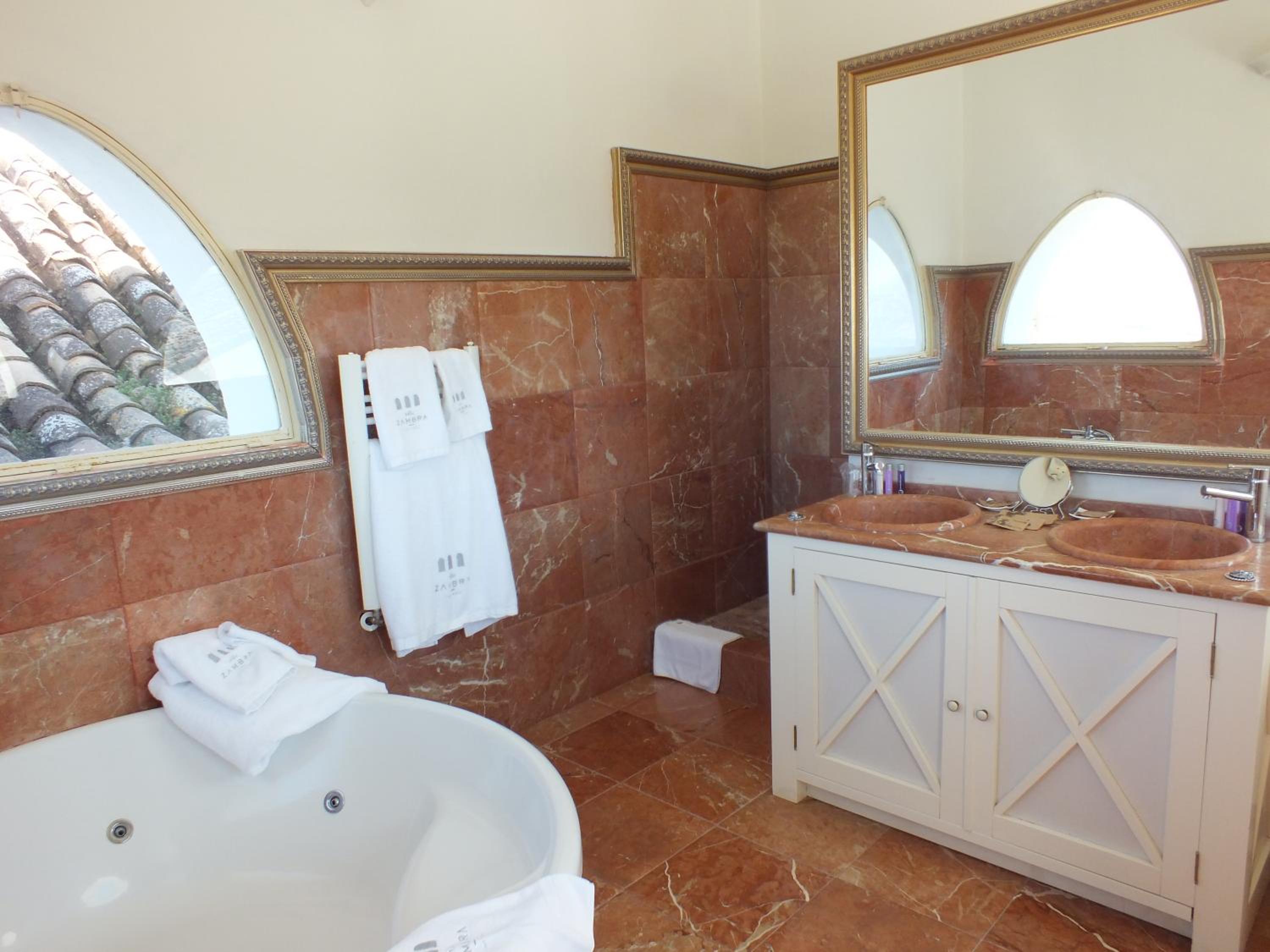 King Room with Spa Bath