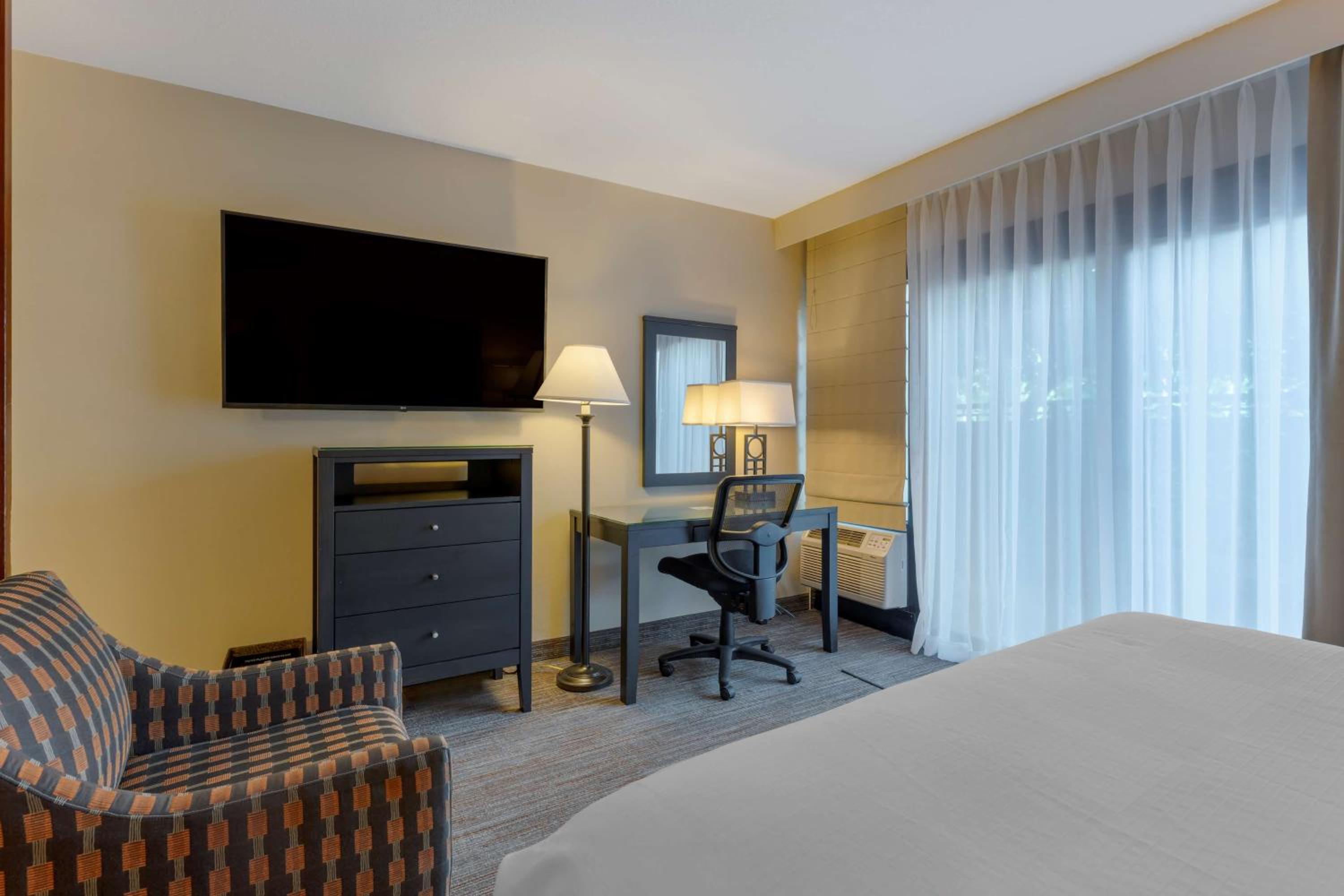 Economy Queen Room - Pet Friendly by Request