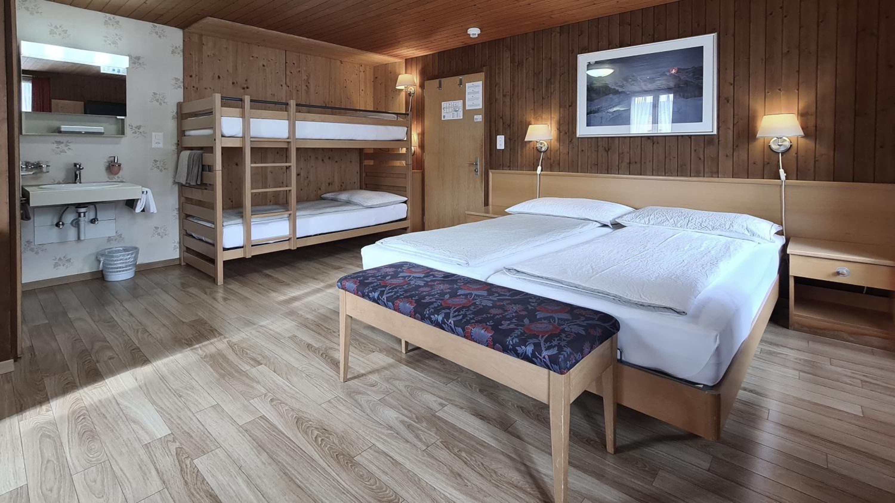 Family Room (2 Adults + 2 Children)