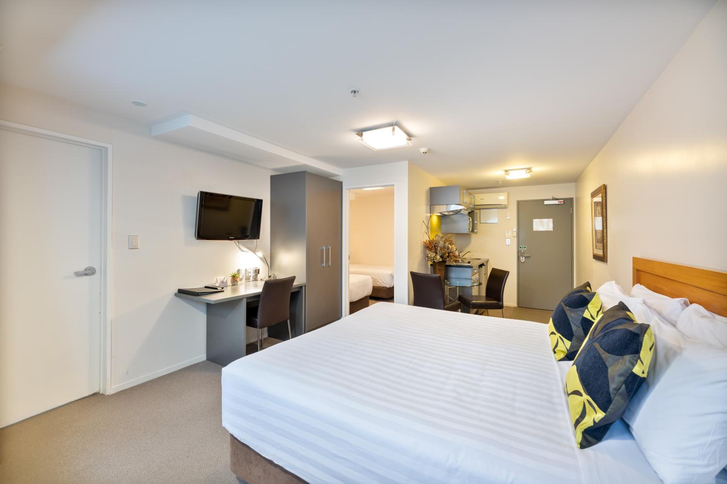 One-Bedroom Suite with Kitchen