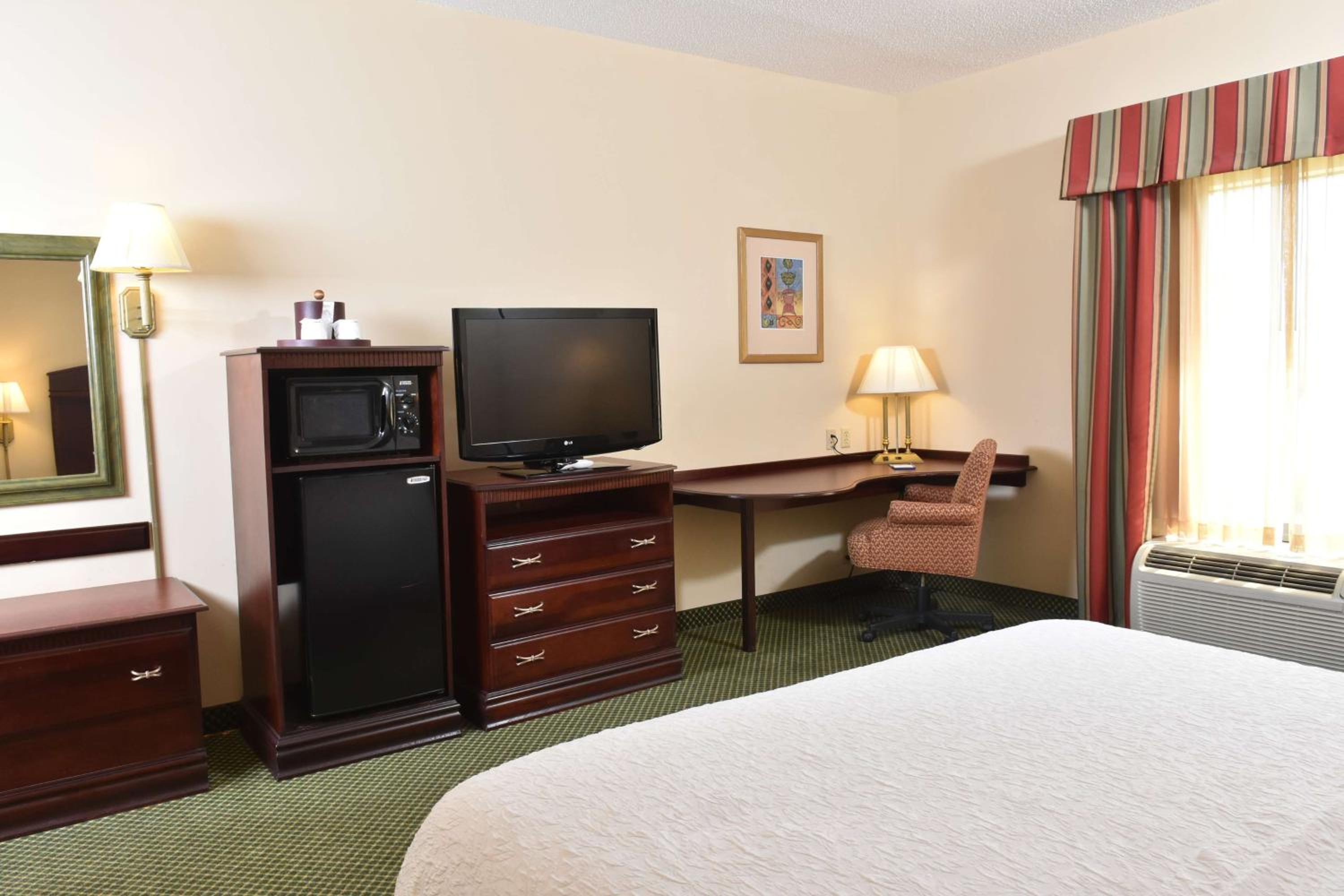 King Room with King Bed - Non-Smoking