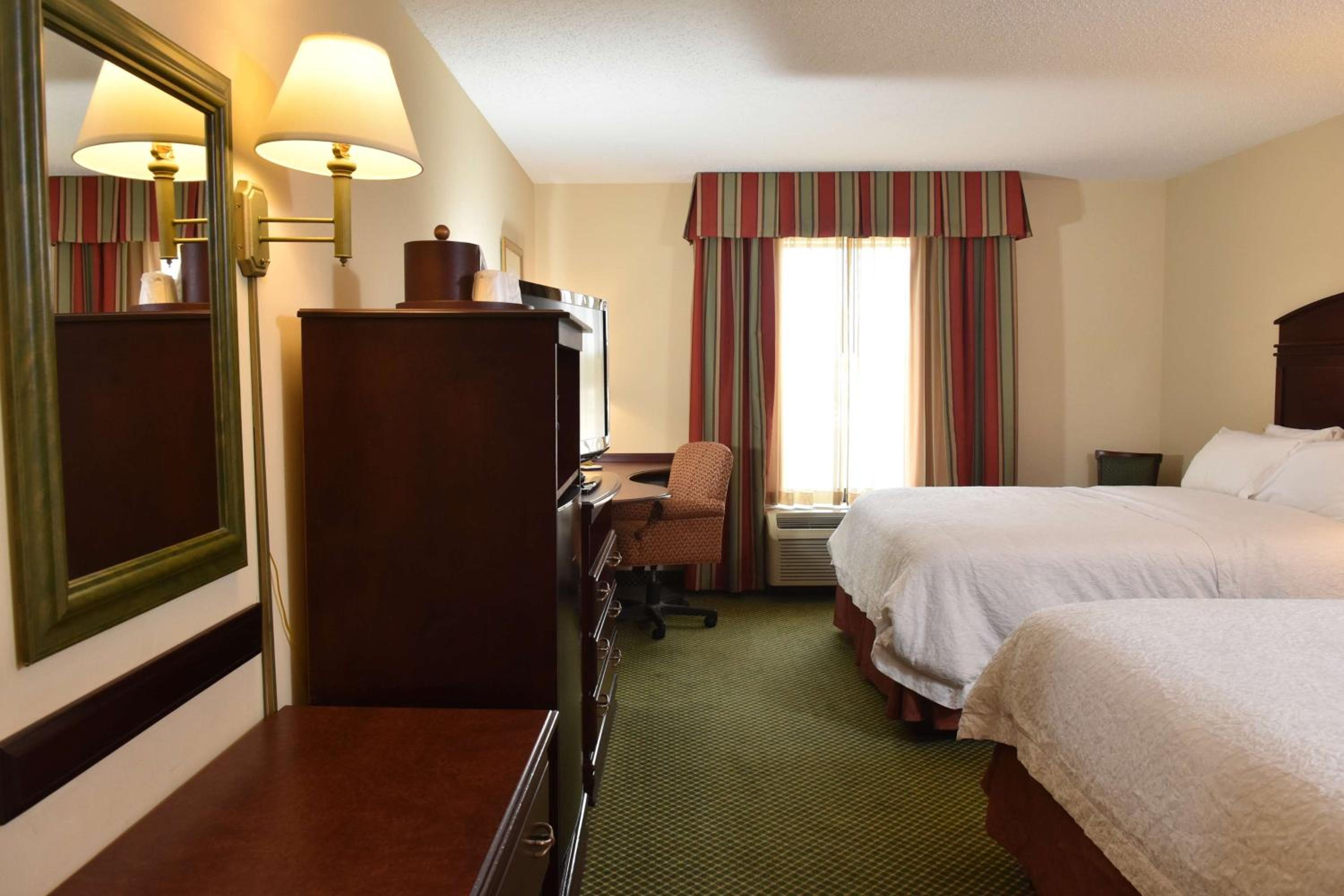 Room with Two Queen Beds - Non-Smoking