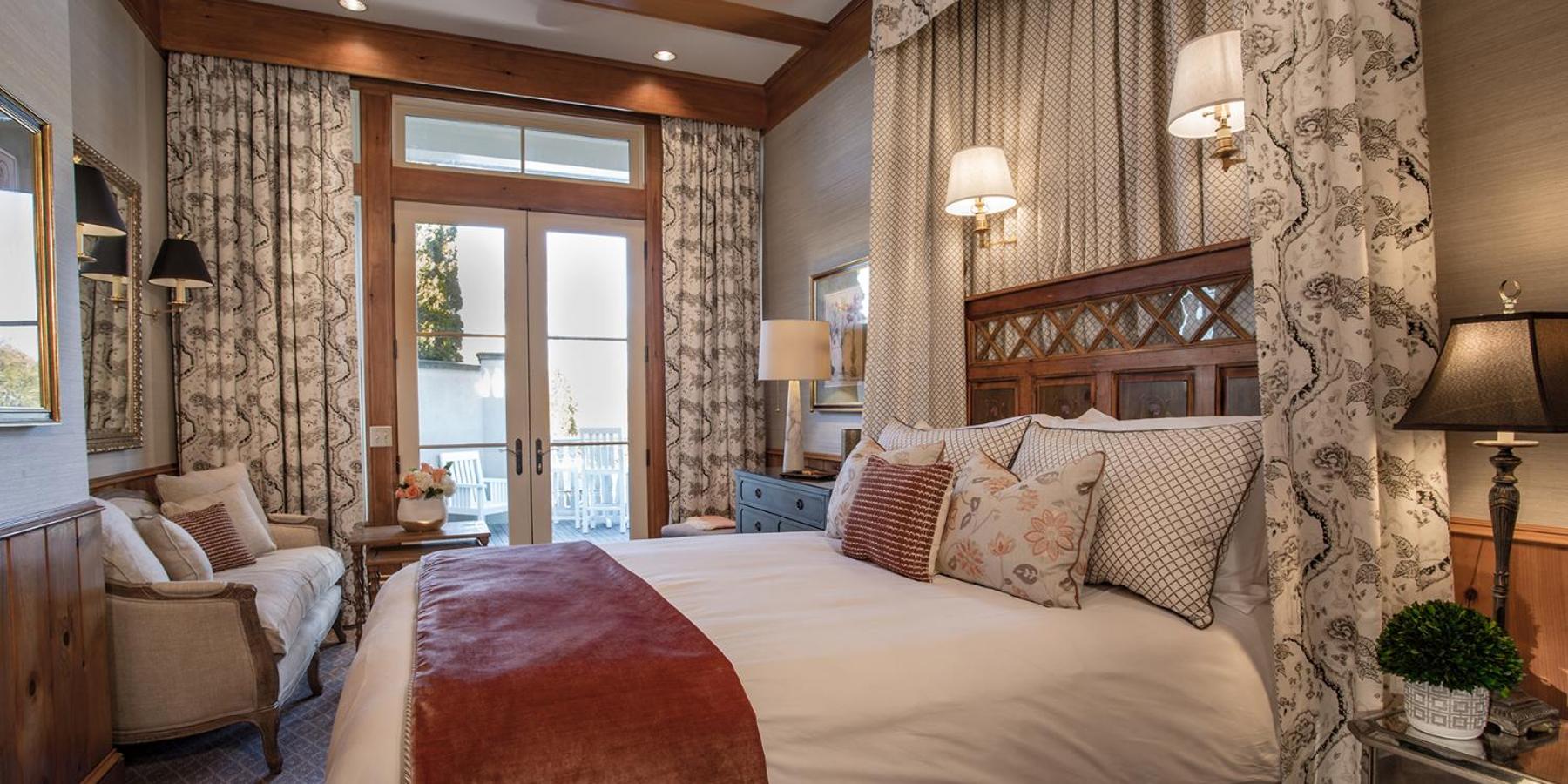 Peonies & Ivy Garden Villa