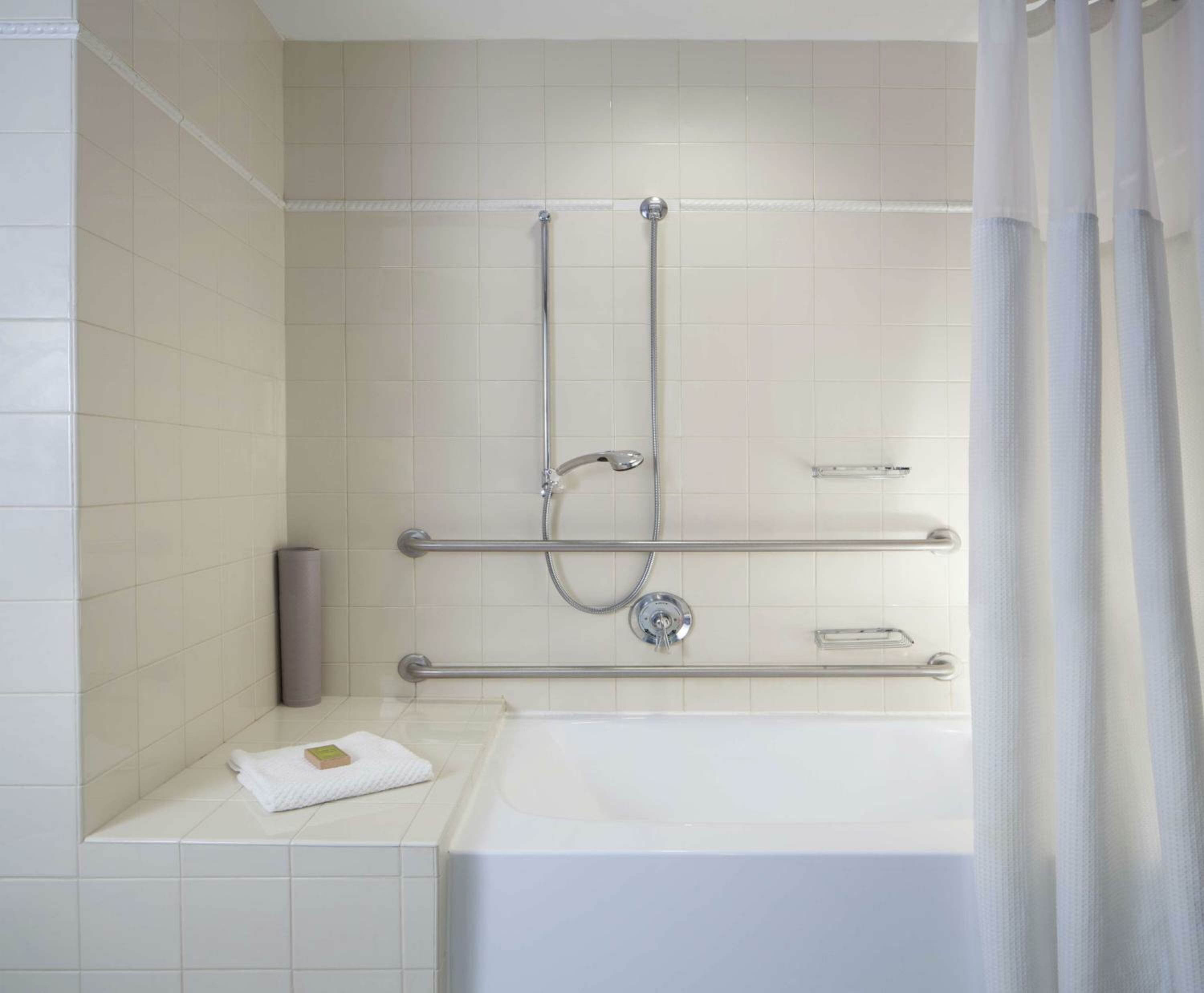 Double Room with Two Double Beds and Tub - Mobility/Hearing Accessible