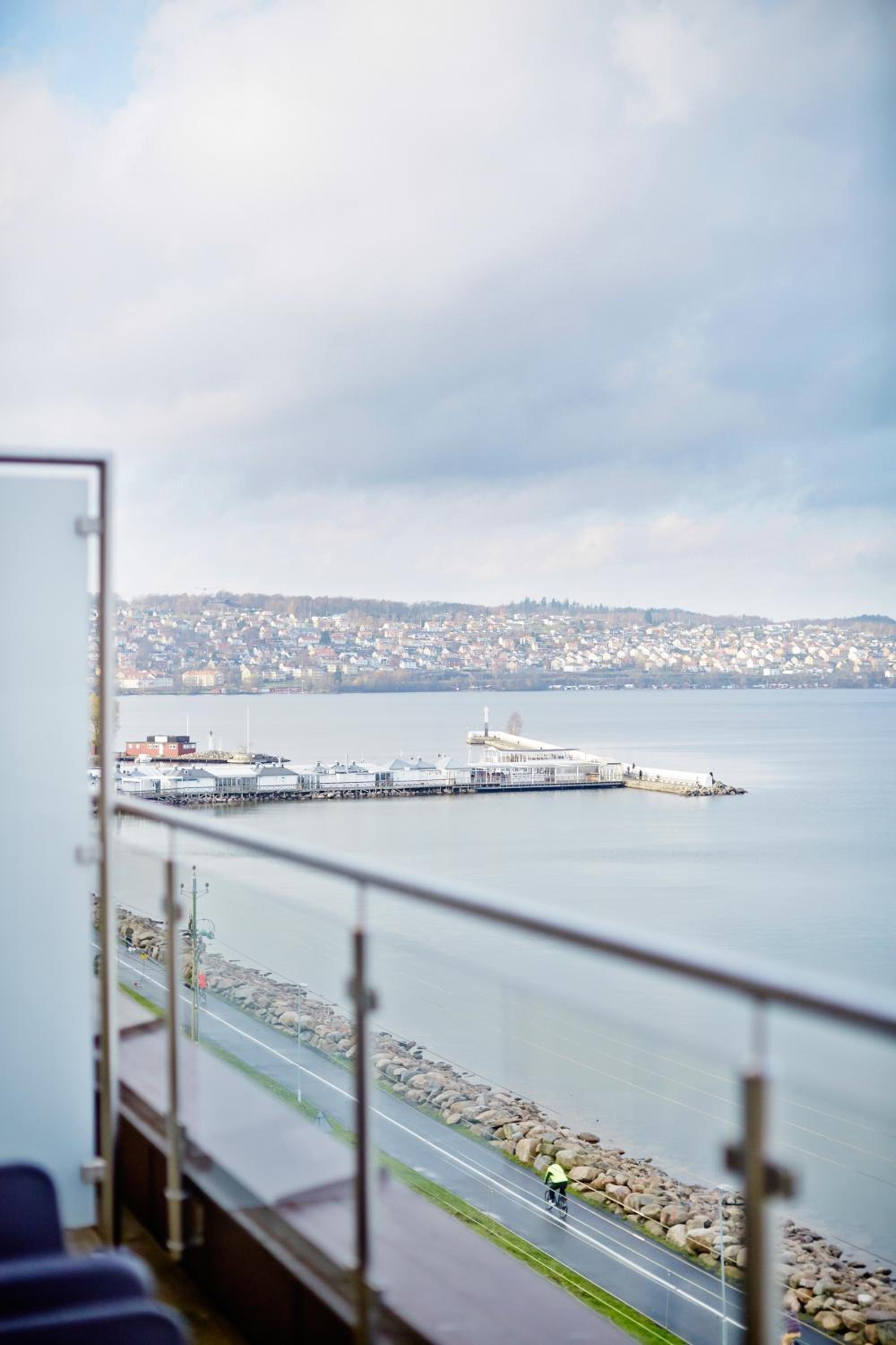 Suite with Balcony and Lake View