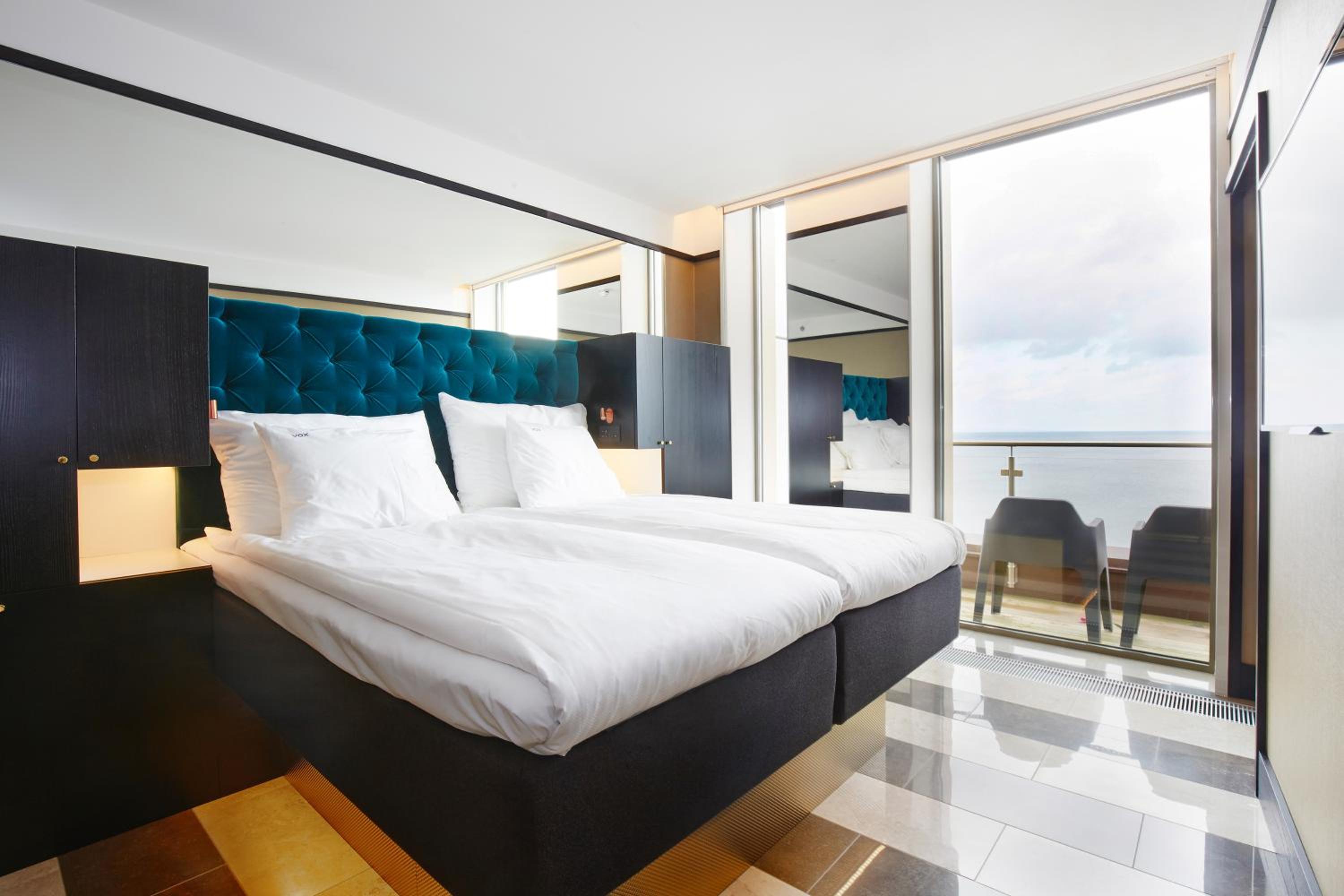 Suite with Balcony and Lake View