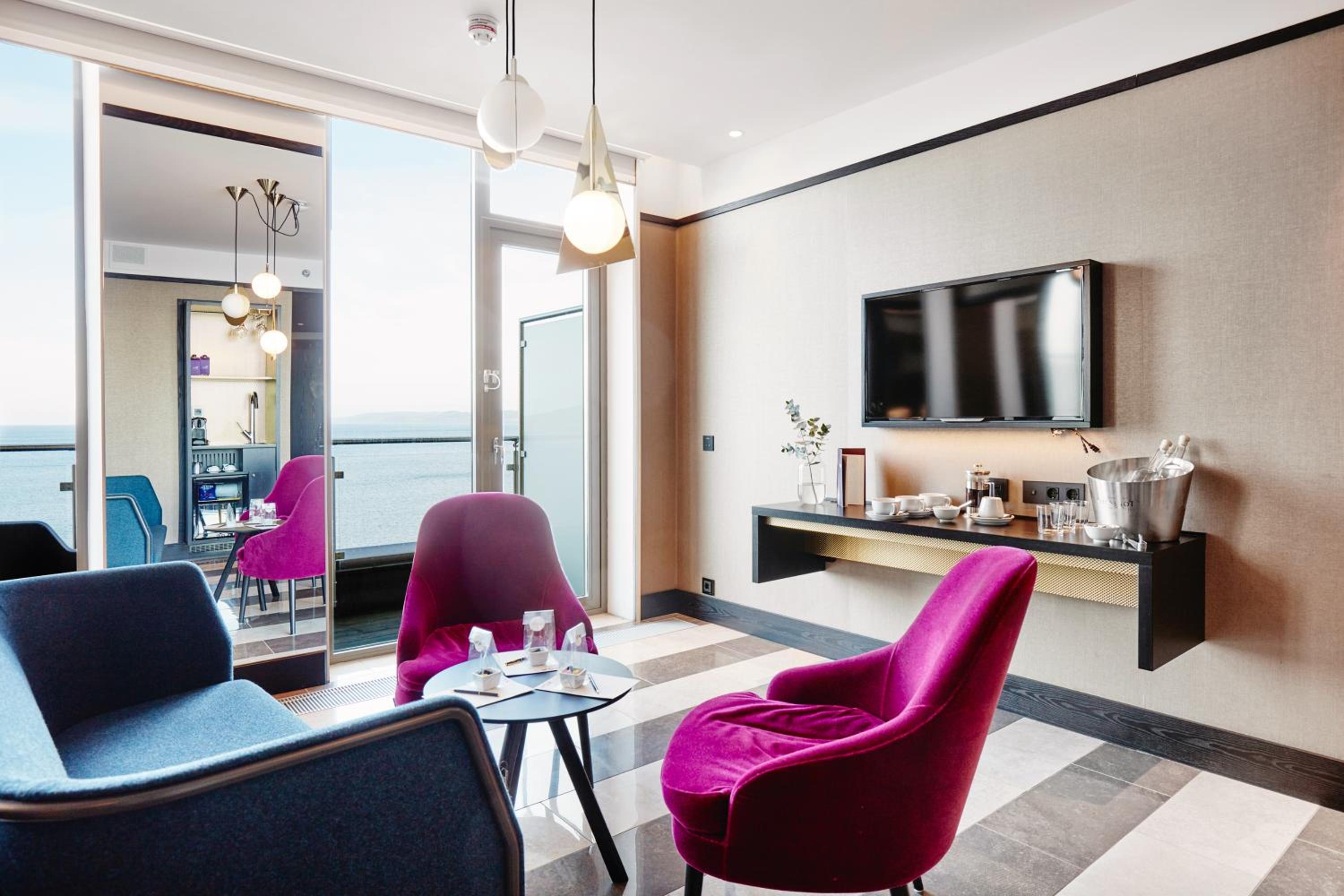 Suite with Balcony and Lake View
