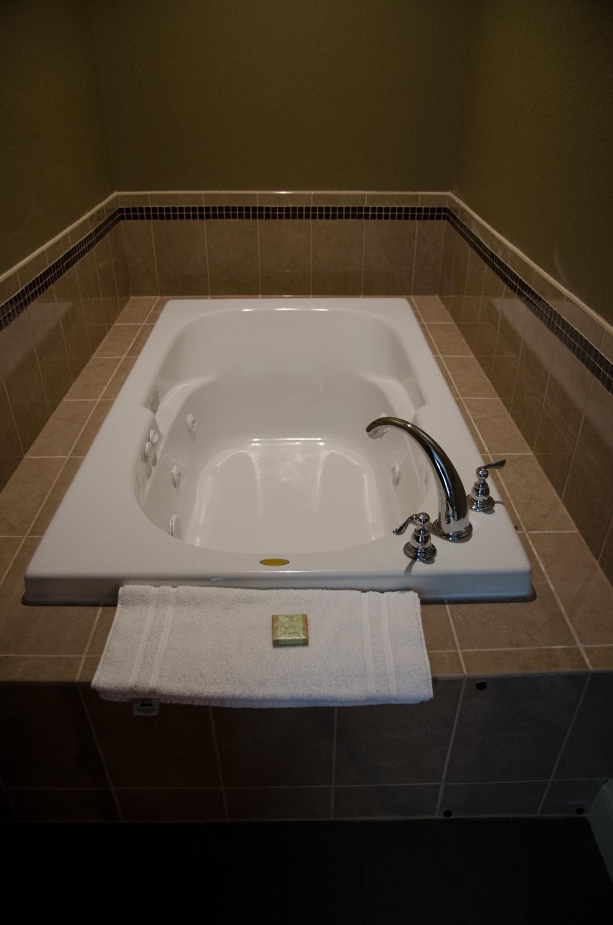 King Room with Spa Bath