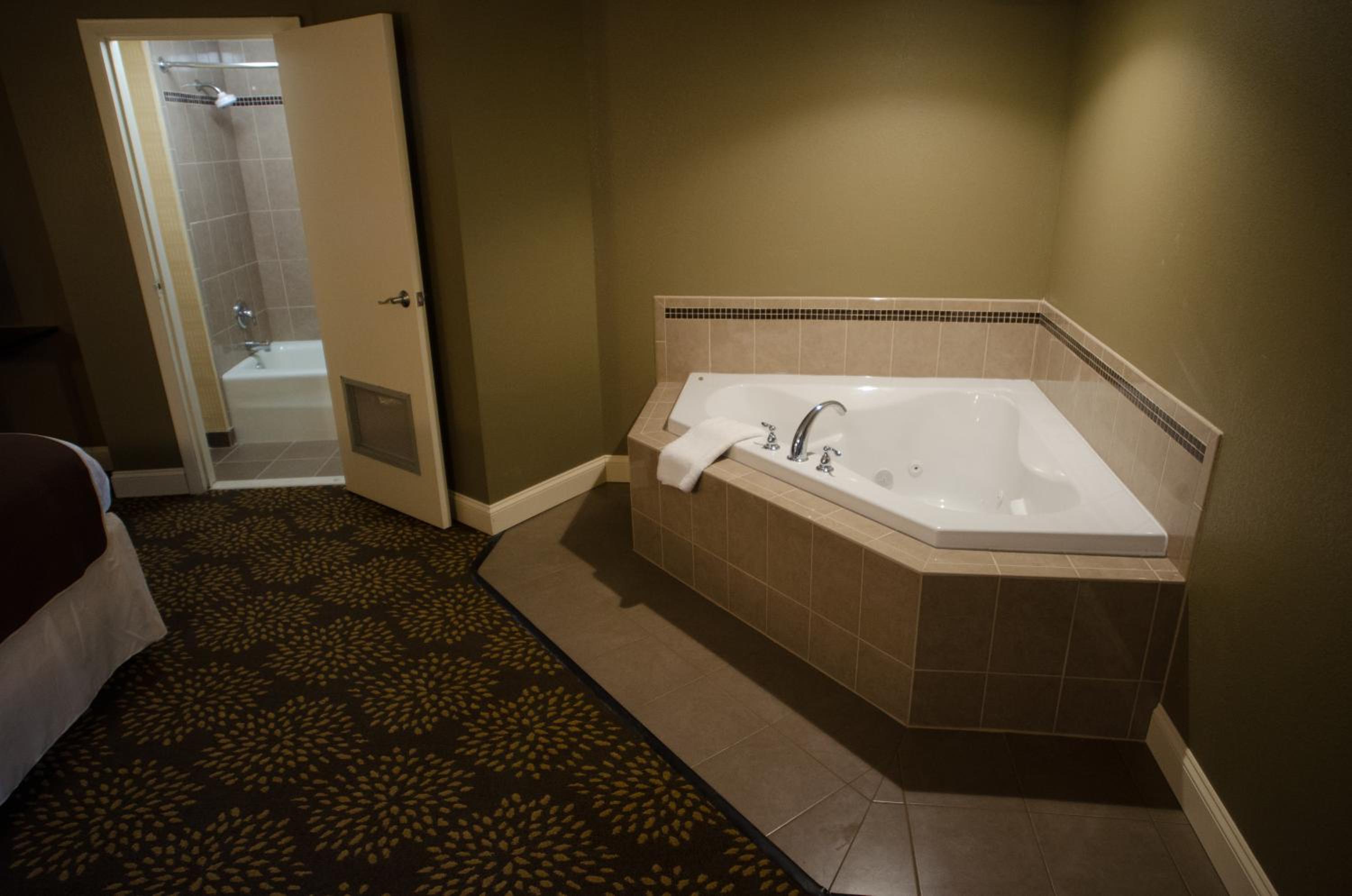 King Room with Spa Bath