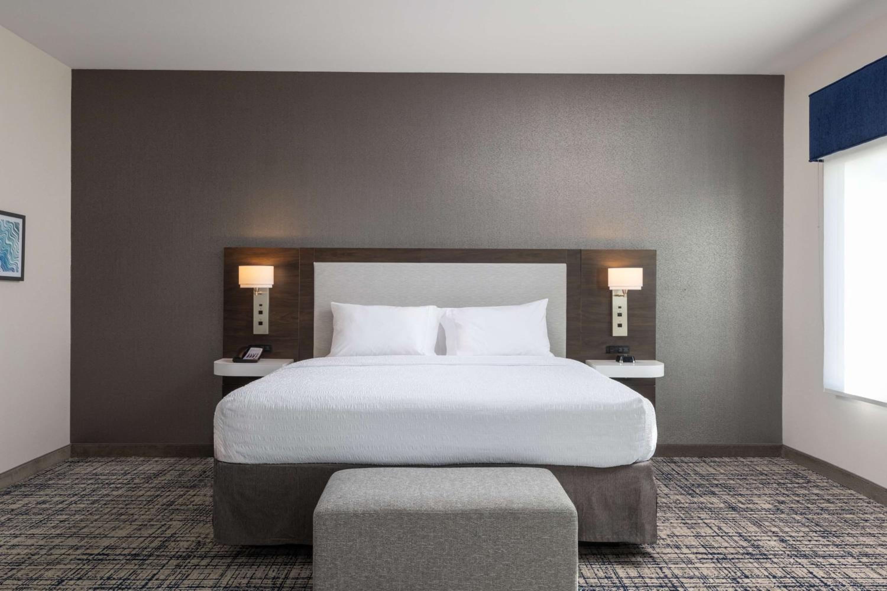 King Studio Suite with Whirlpool - Non-Smoking