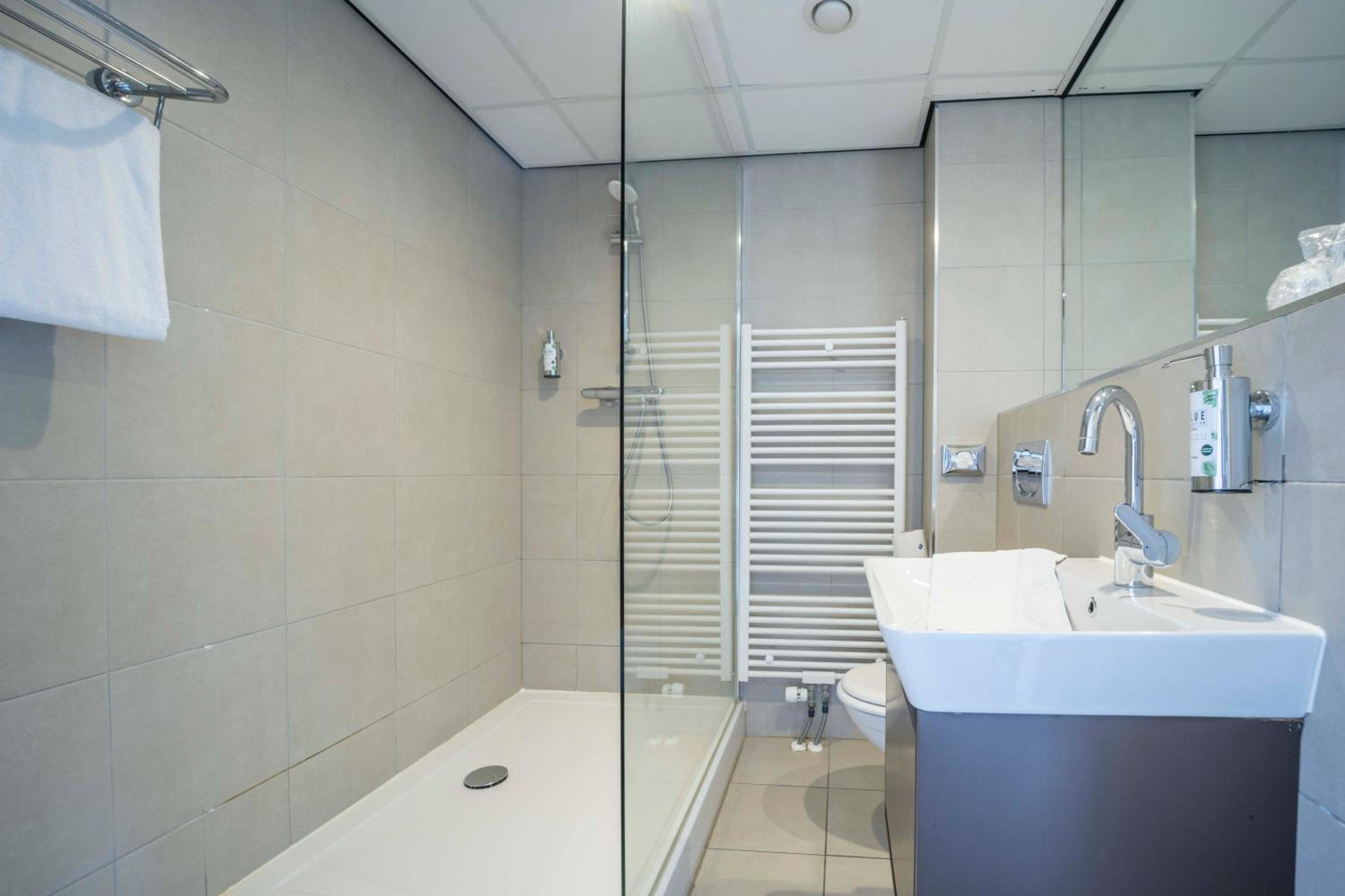 Large Comfort Double Room with Shower 