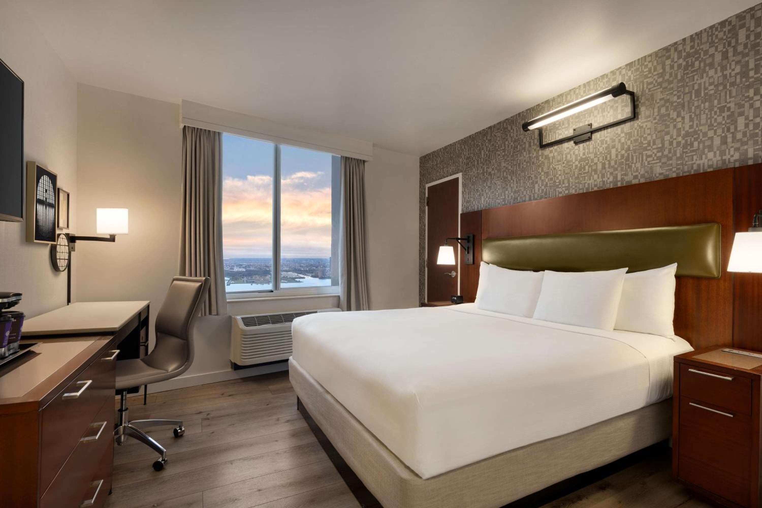 Deluxe King Room with River View