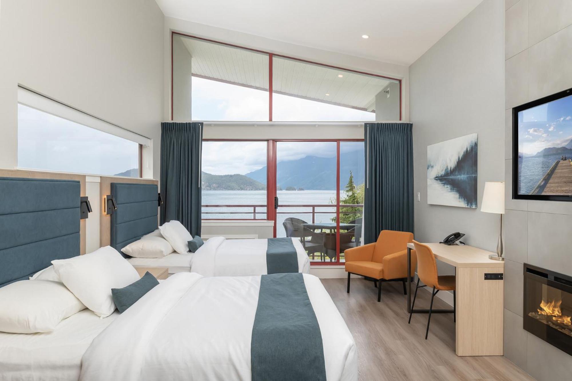 Queen Room with Two Queen Beds - Lake View