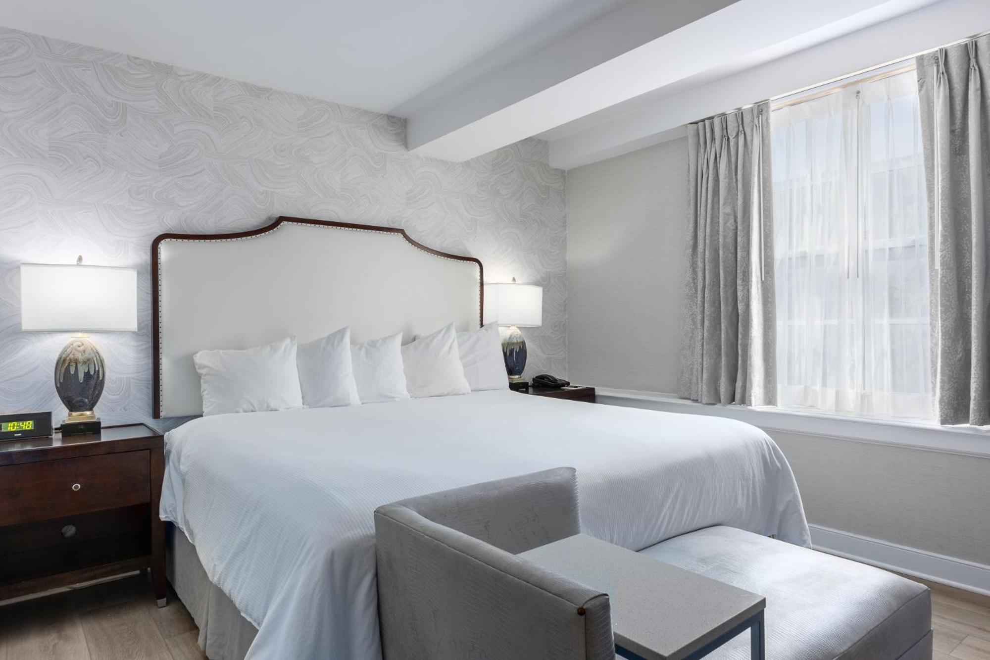 Senate Room with King Bed