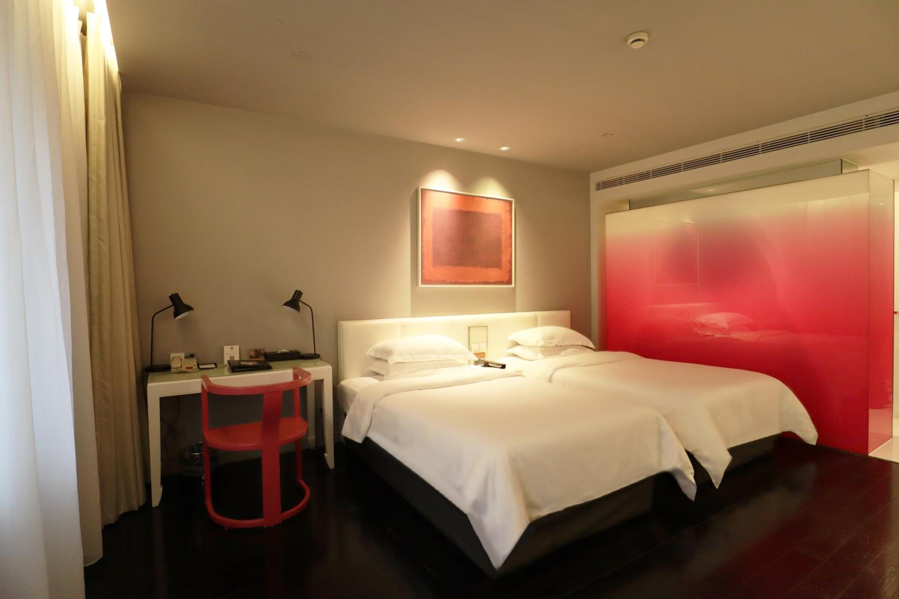 Ultra Sassy Twin Room