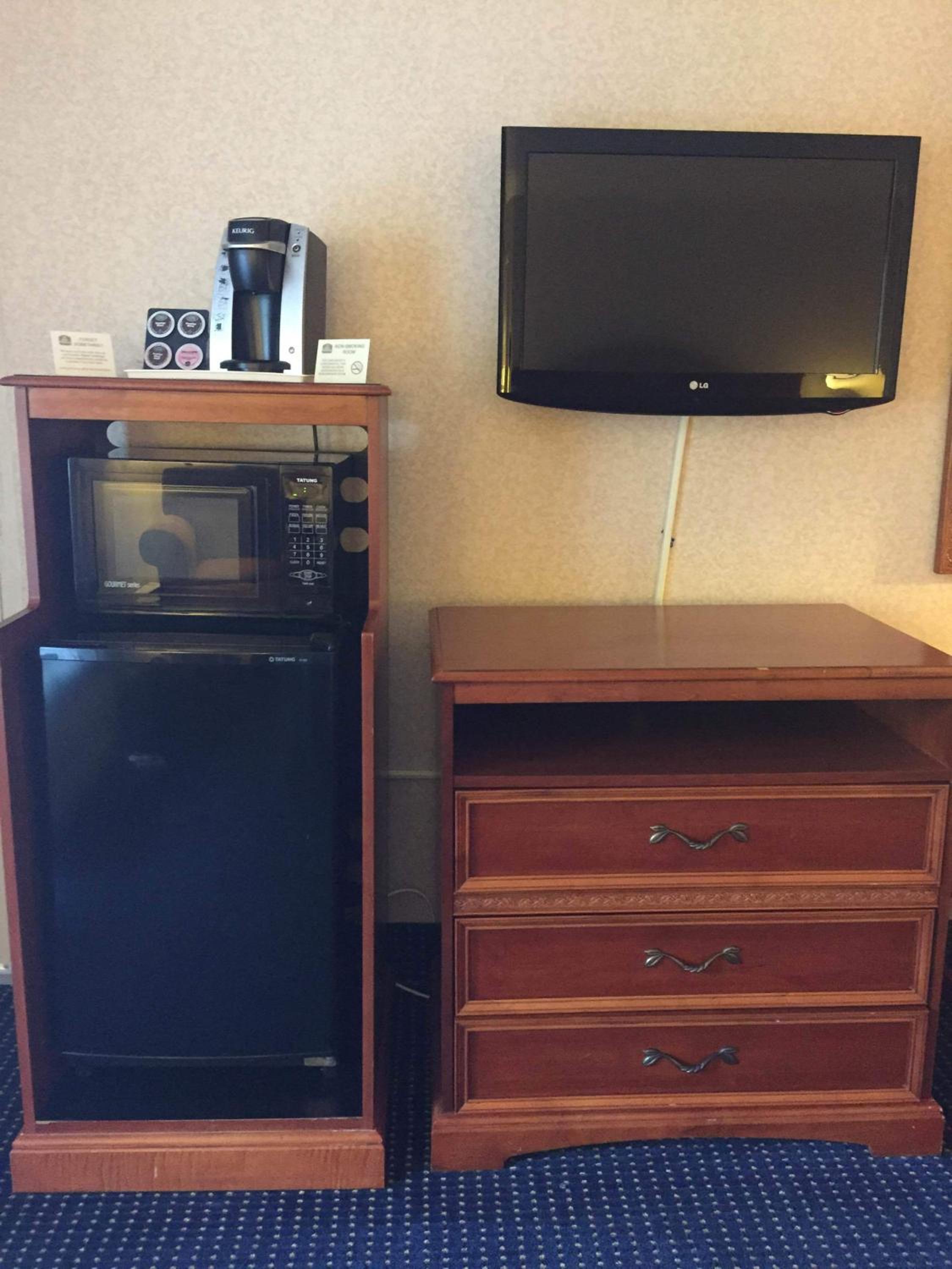 Deluxe Queen Room With Two Queen Beds - Non-Smoking