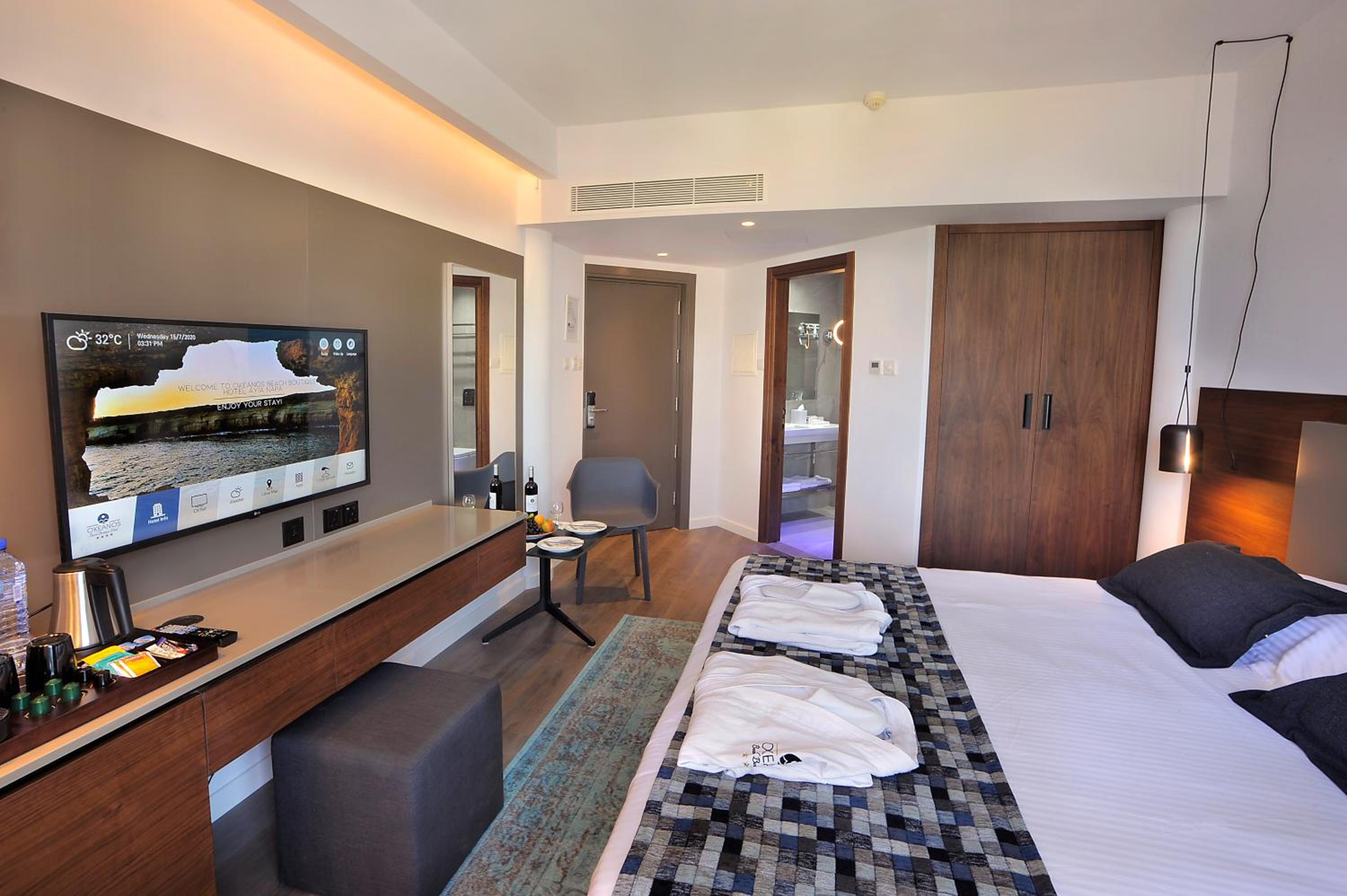 Deluxe Double or Twin Room with Sea View