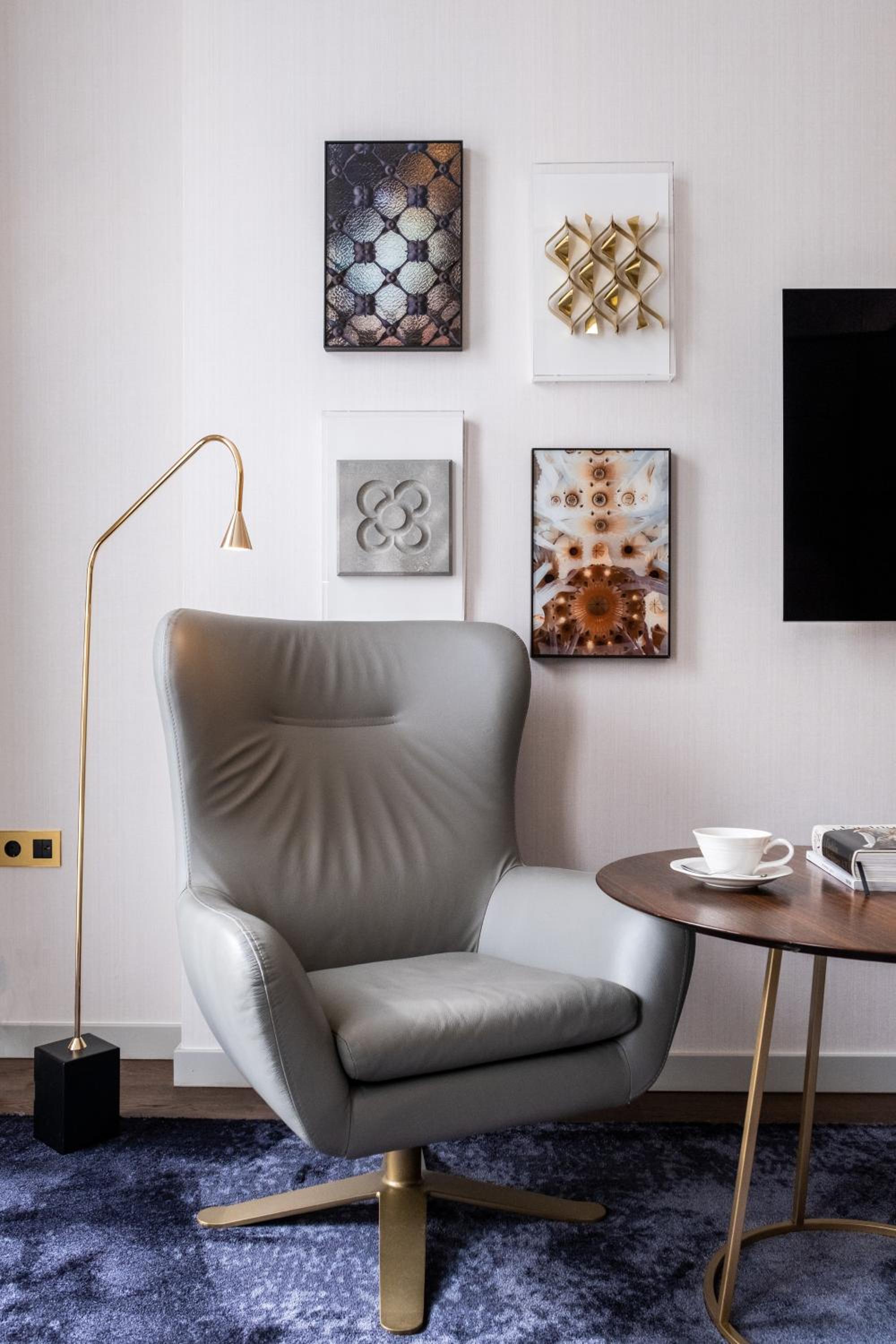 Almanac Room with Balcony