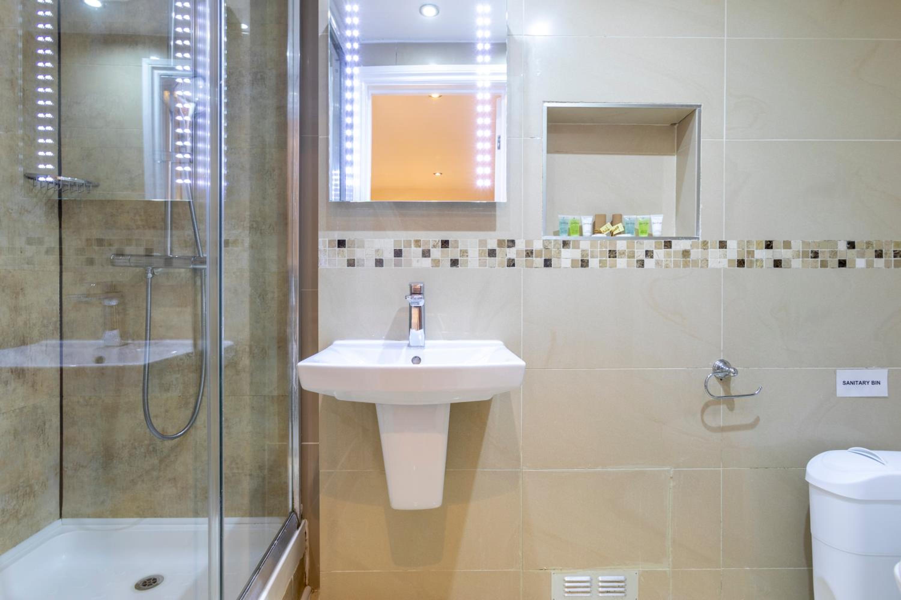 Quadruple Room with Shower