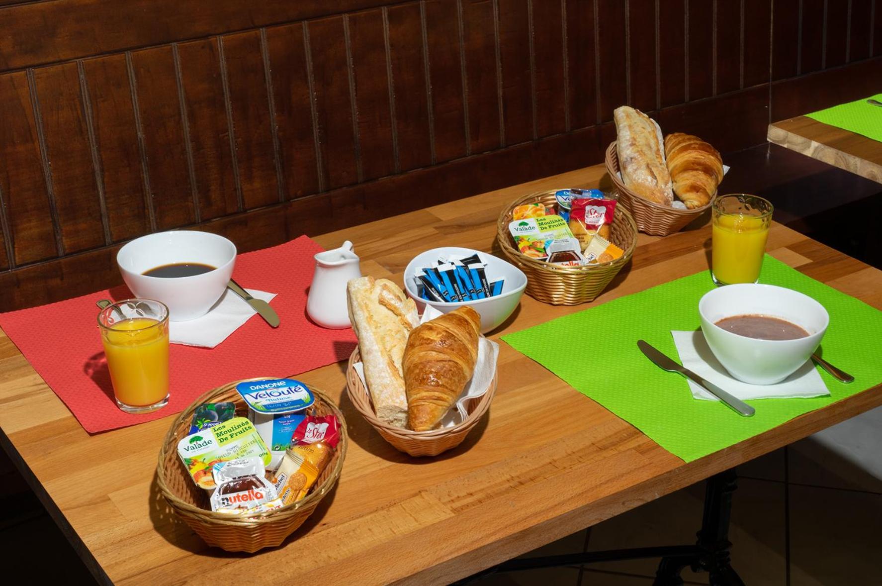 Triple Room with 3 Single Beds