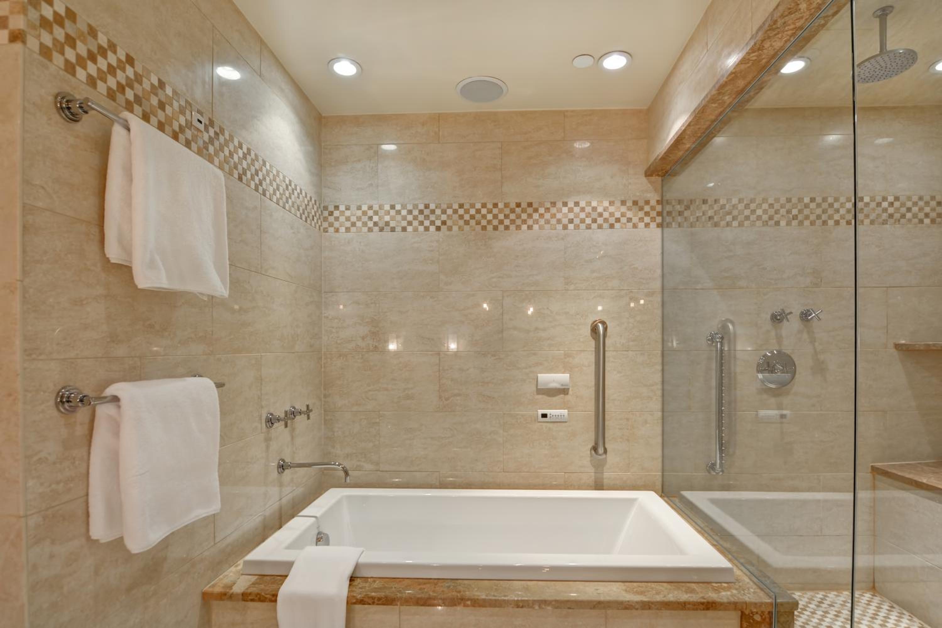 Queen Room with Two Queen Beds - Mobility Access