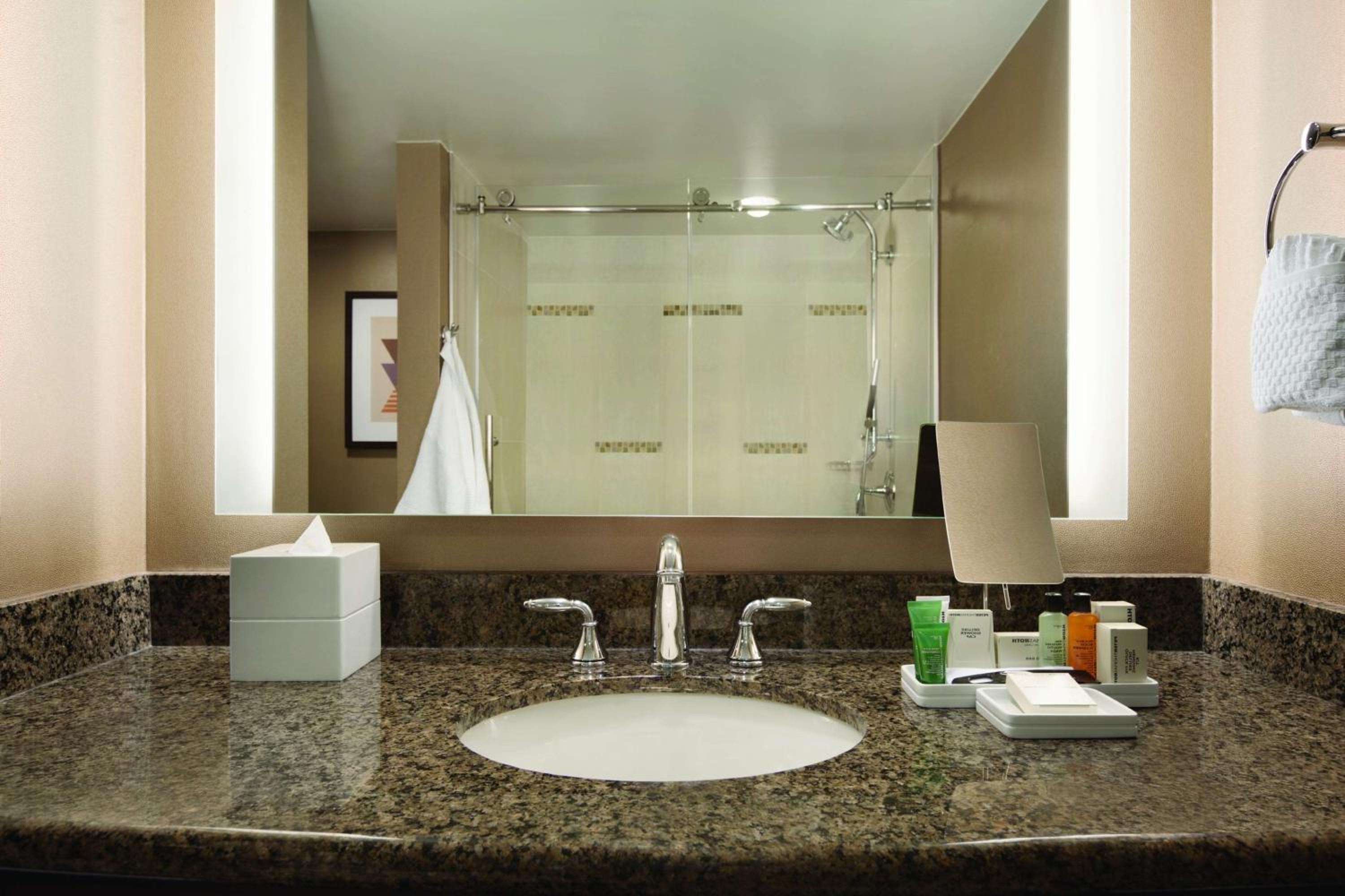 King Suite - Non-Smoking