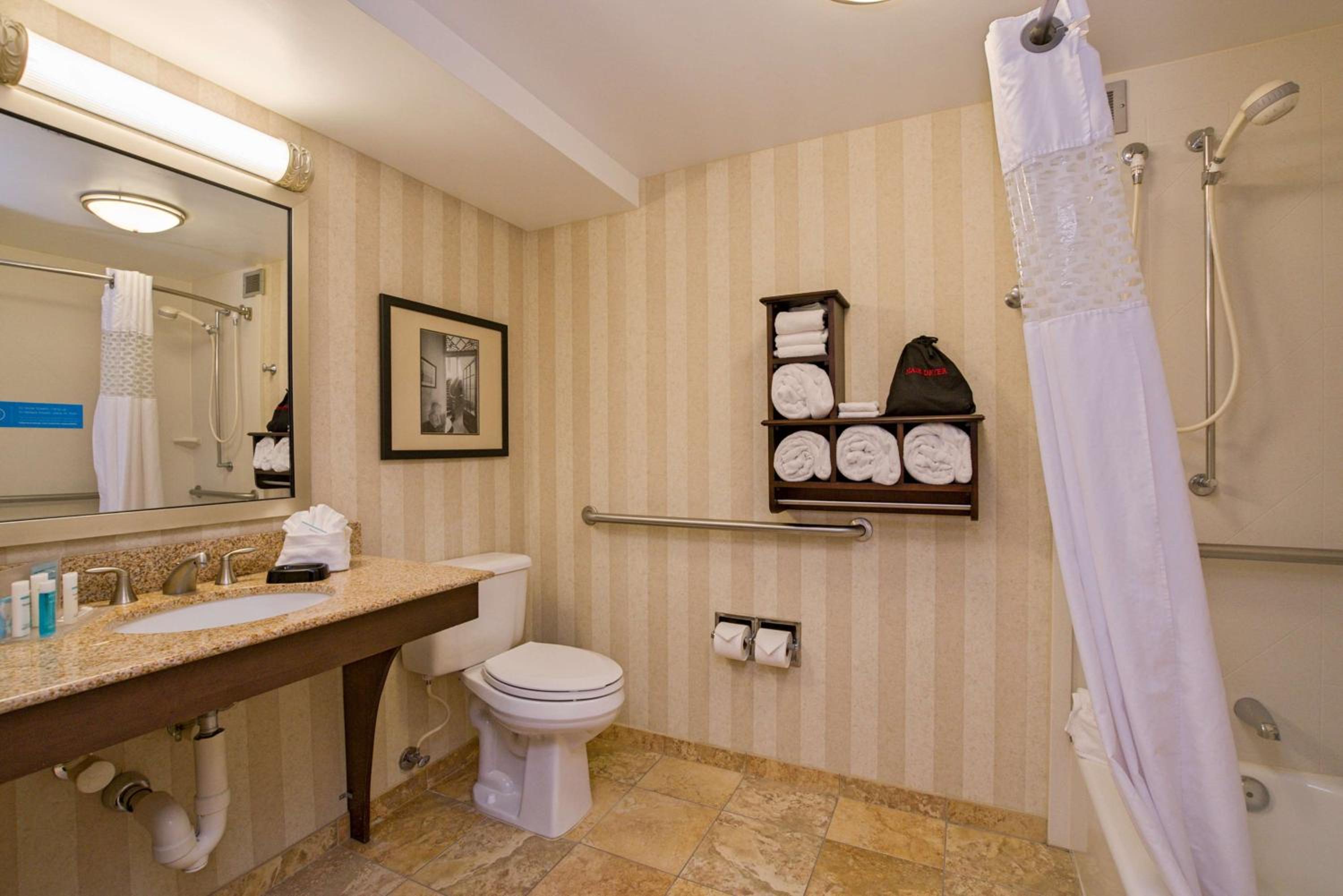 Queen Room with Two Queen Beds - Mobility and Hearing Access/Non-Smoking