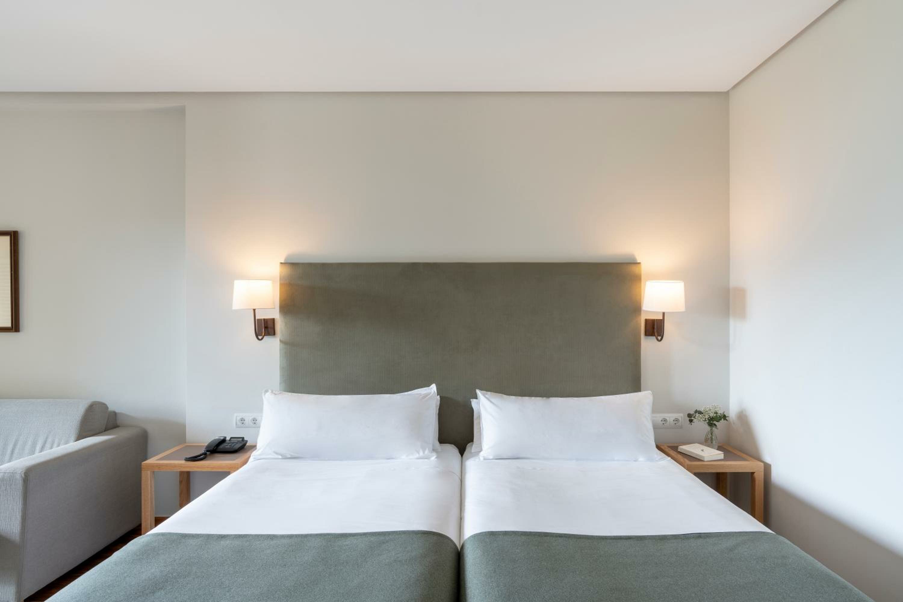 Double Standar Room (2 Adults + 1 Child)