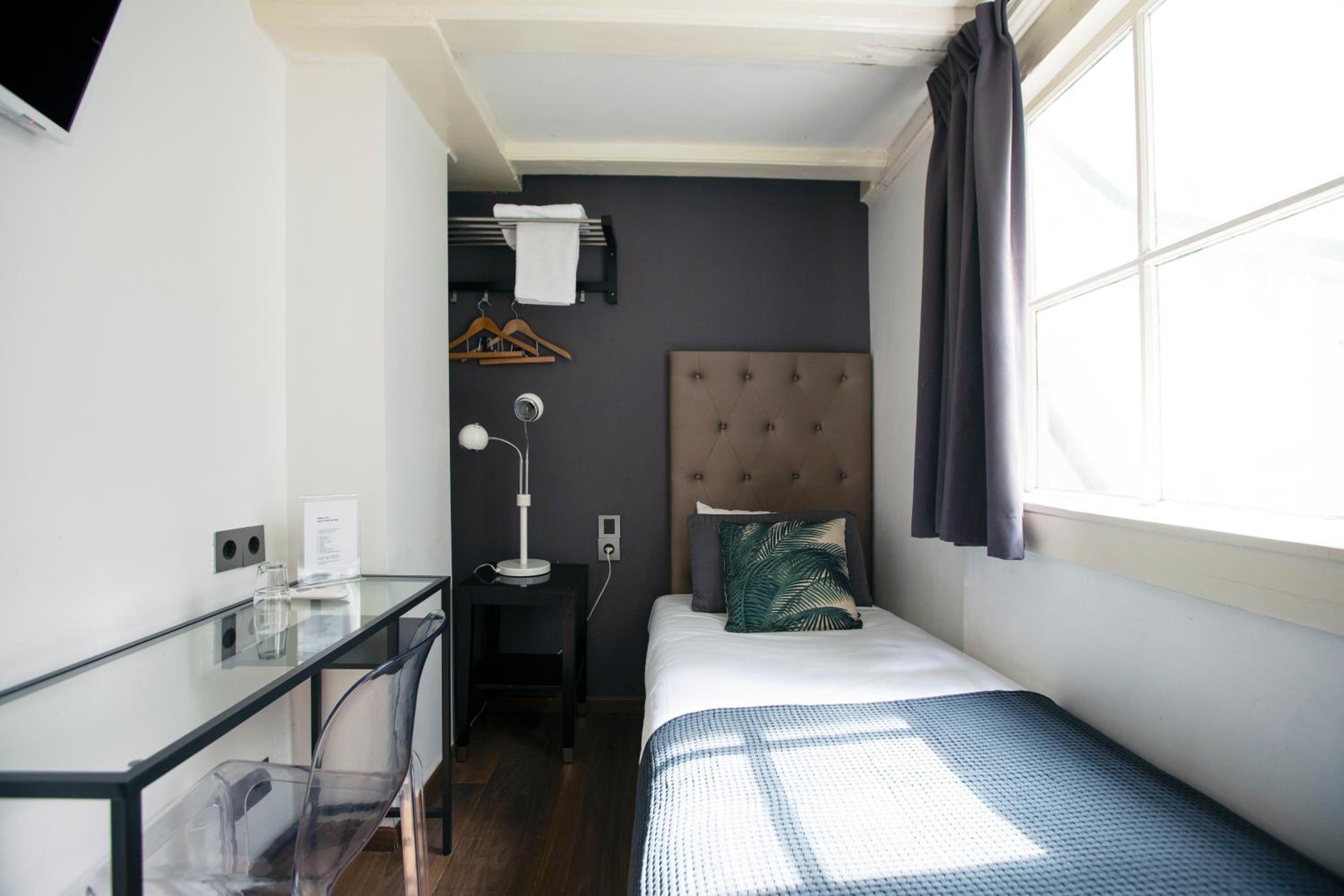 Single Room with Shared Bathroom