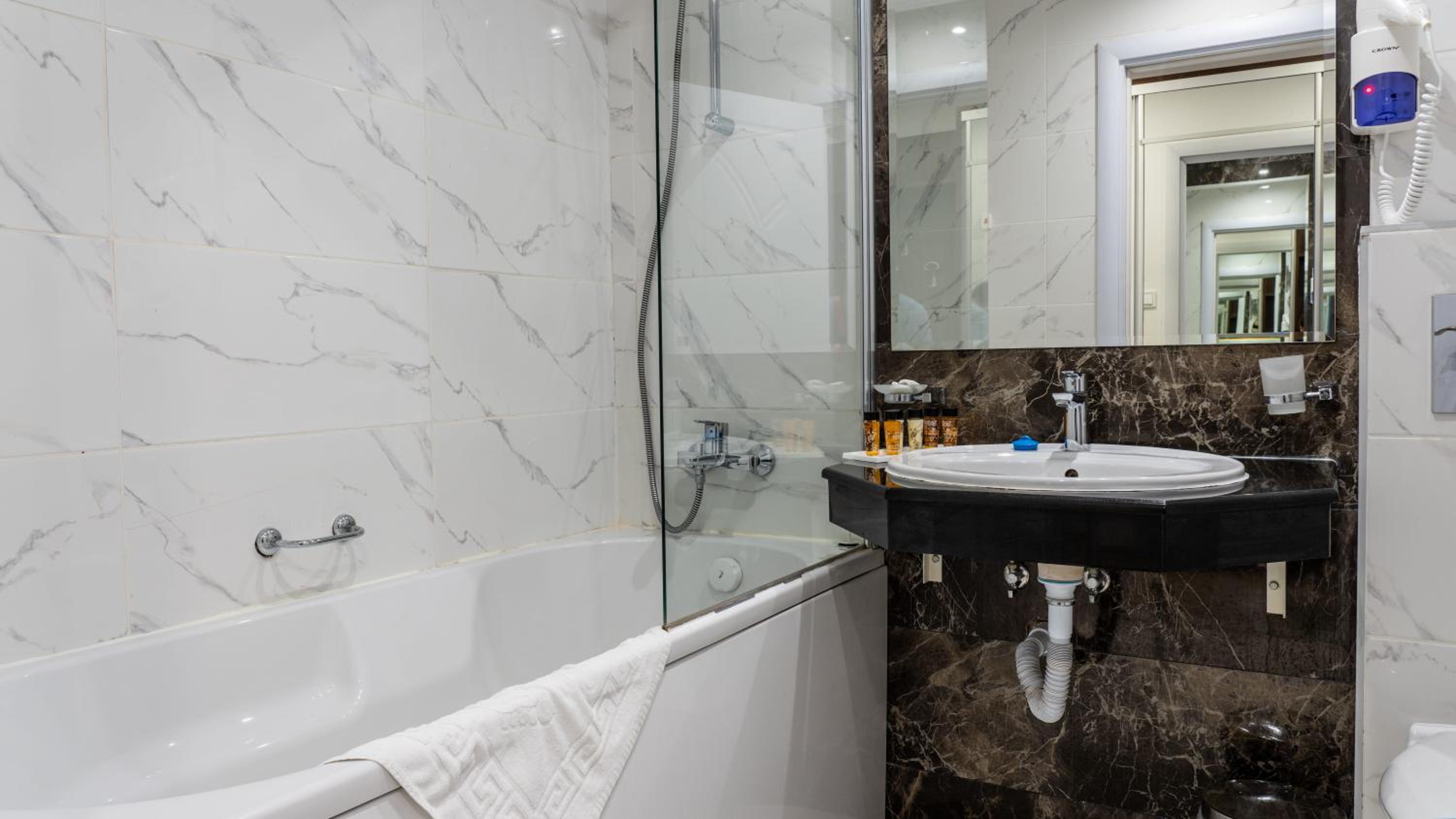 Deluxe Double or Twin Room with Balcony - Free Aquapark Access