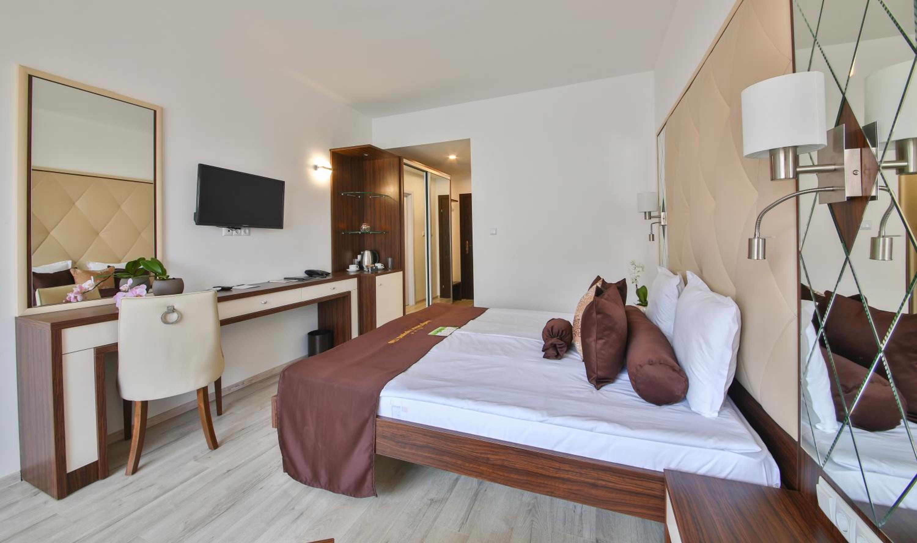 Deluxe Double or Twin Room with Balcony - Free Aquapark Access